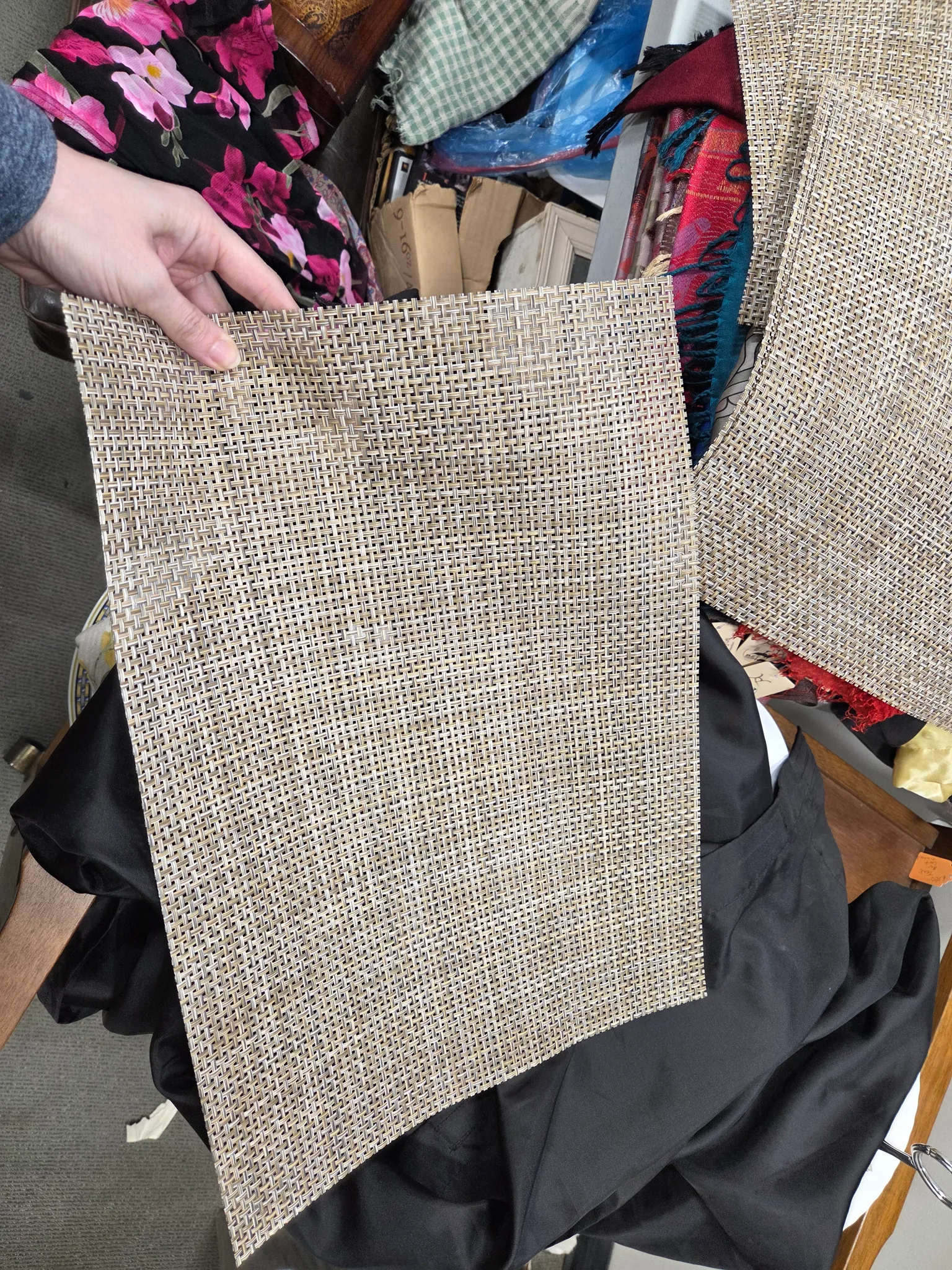 6 plastic woven placemats photo 1