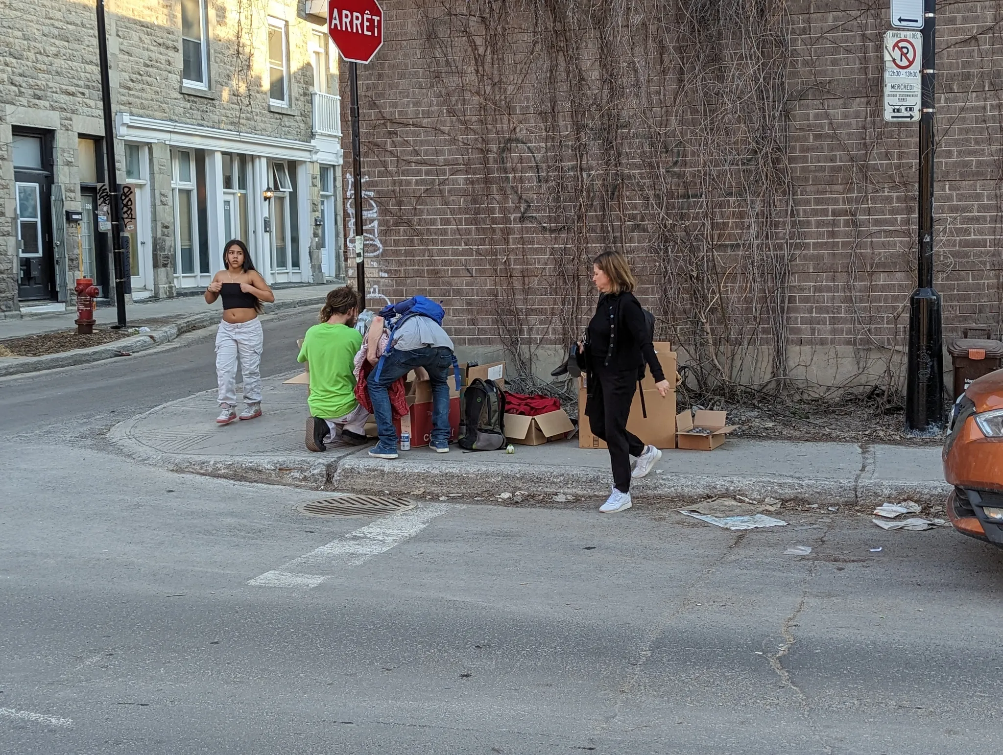 Curb alert! Corner of Drolet / Marie-Anne  photo 1