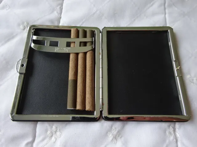 "Team Pistol" Cigarette Holder photo 1