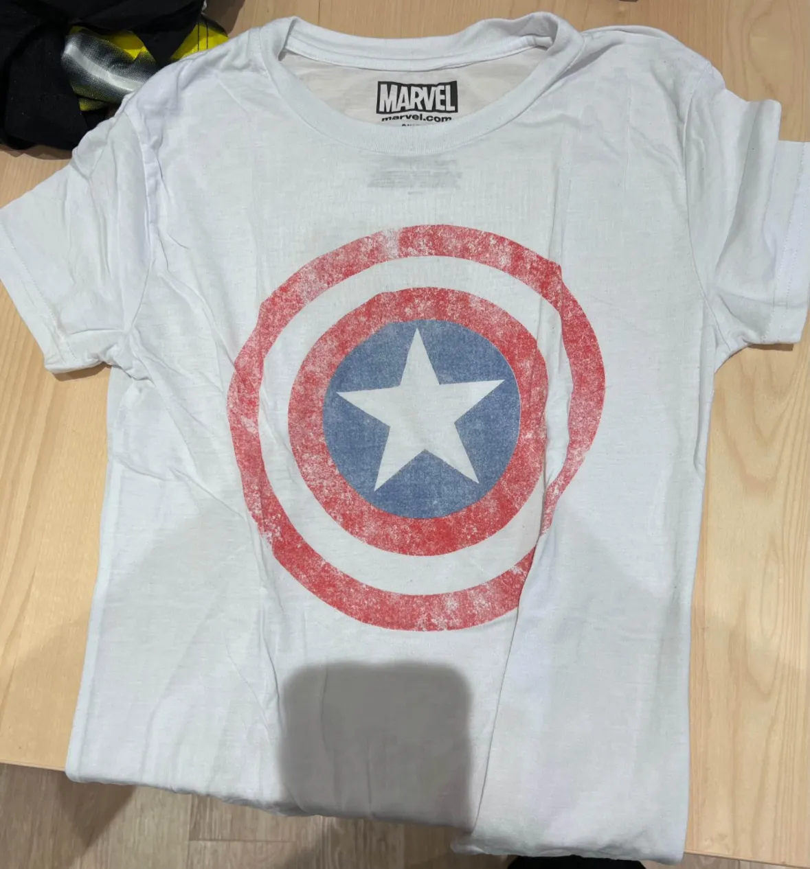 Marvel Comics T Shirt Captain America Distressed Shield photo 1