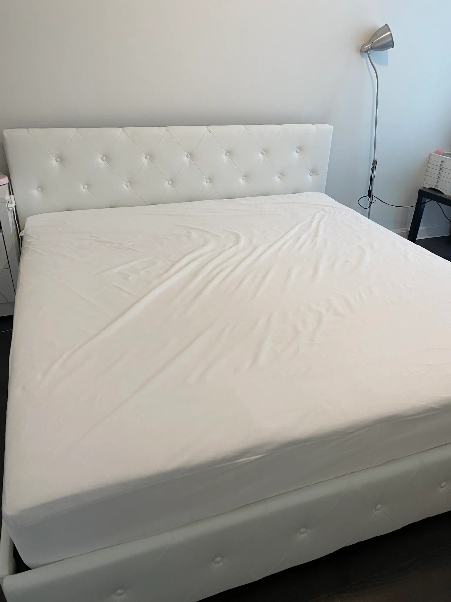King Size Diamond Tufted Bed Frame and Matress photo 1