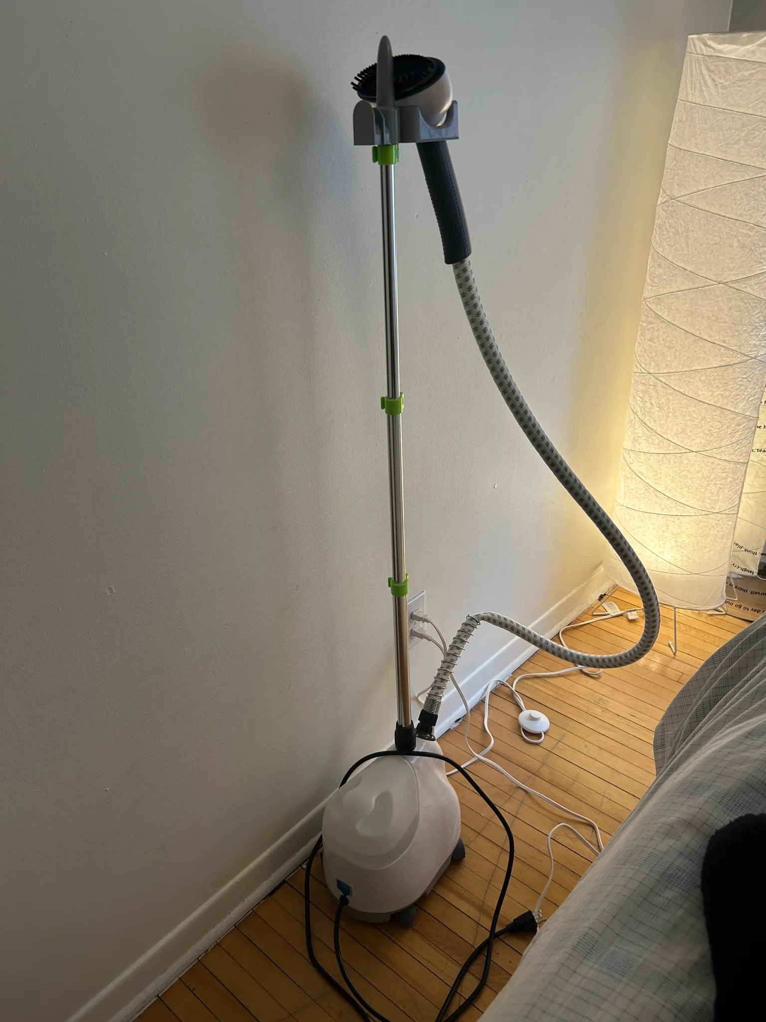 Standing fabric steamer photo 1