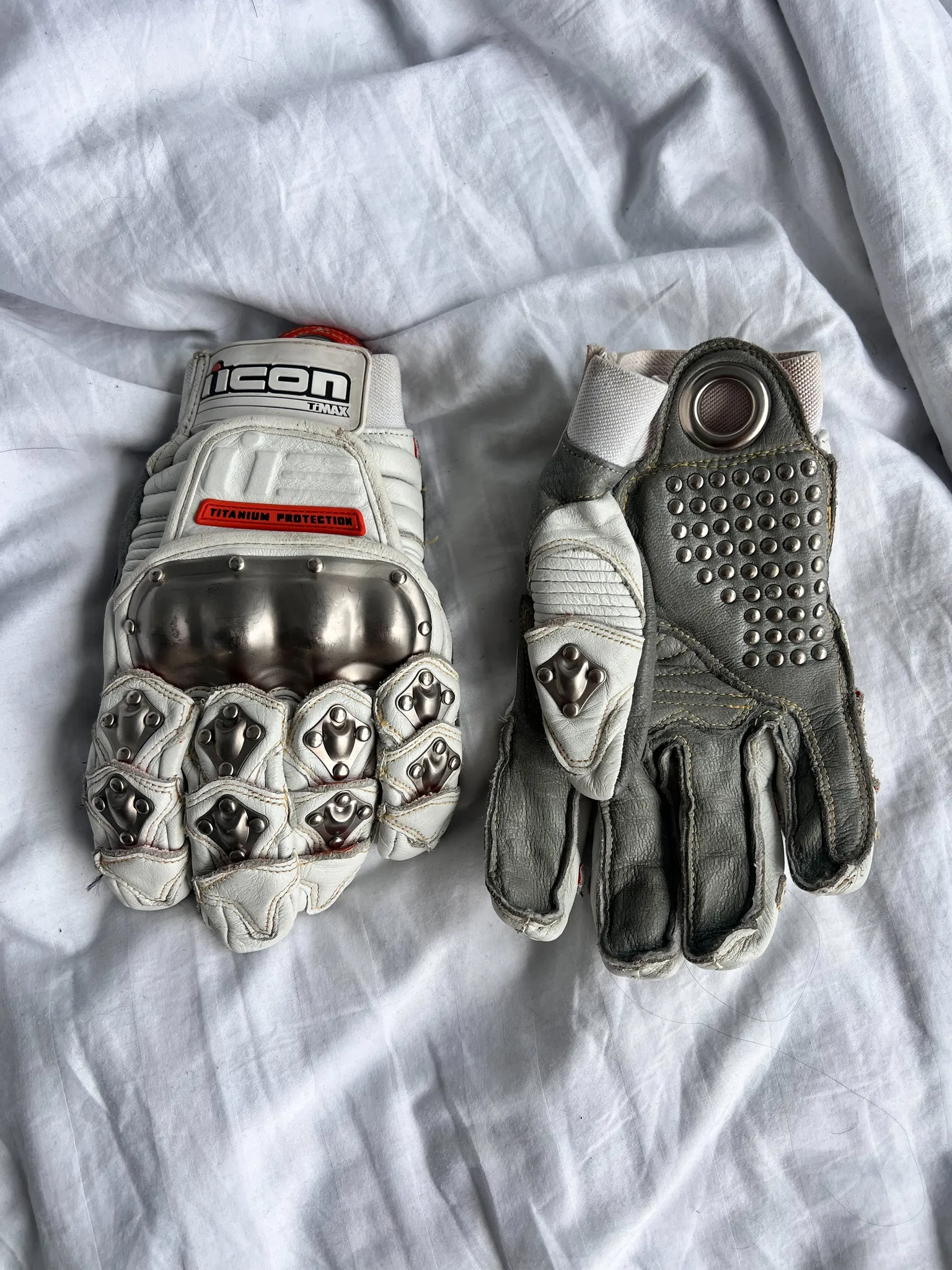 LIKE NEW - ICON motorcycle gloves photo 1