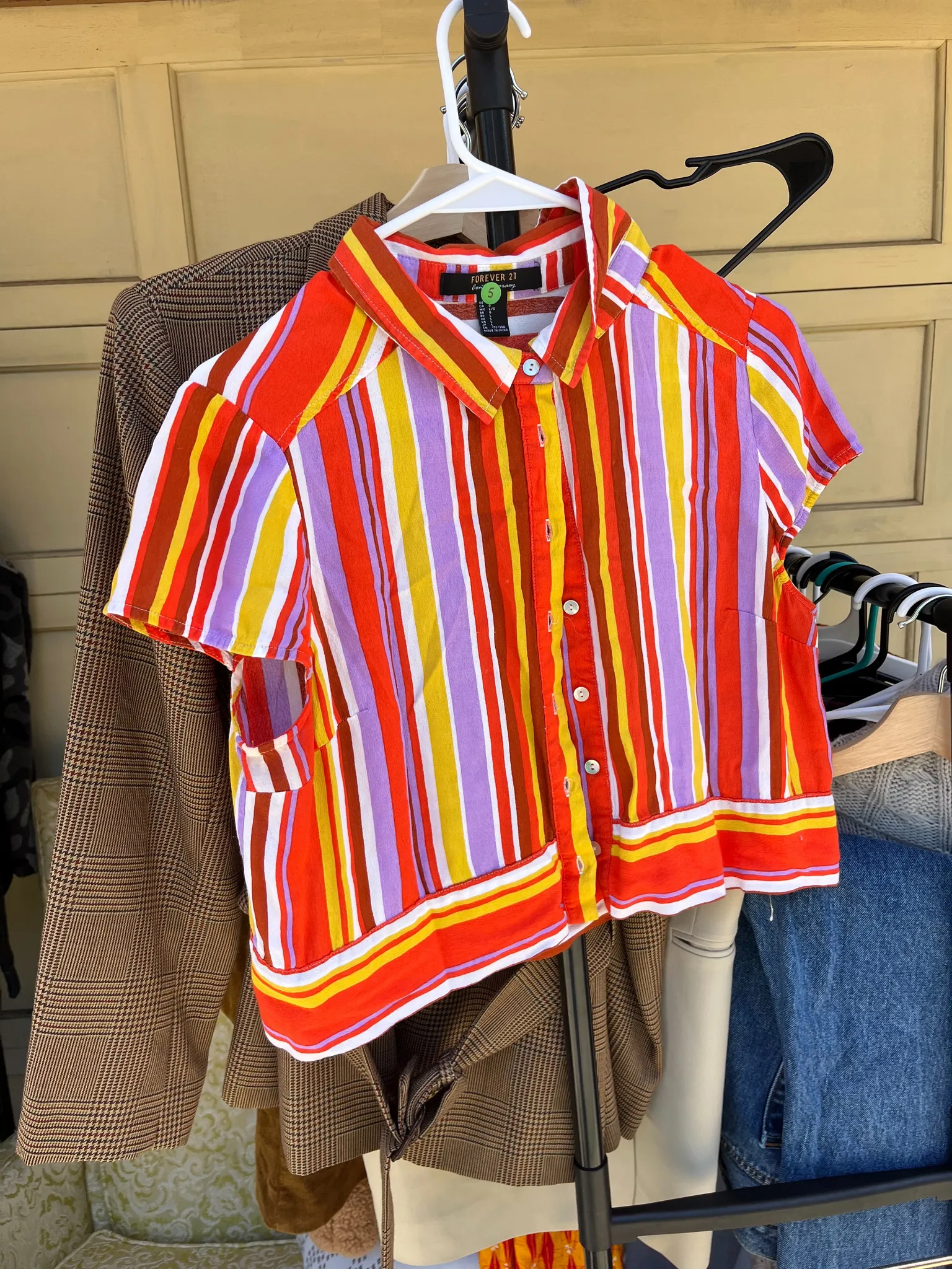 Button-up crop top photo 1