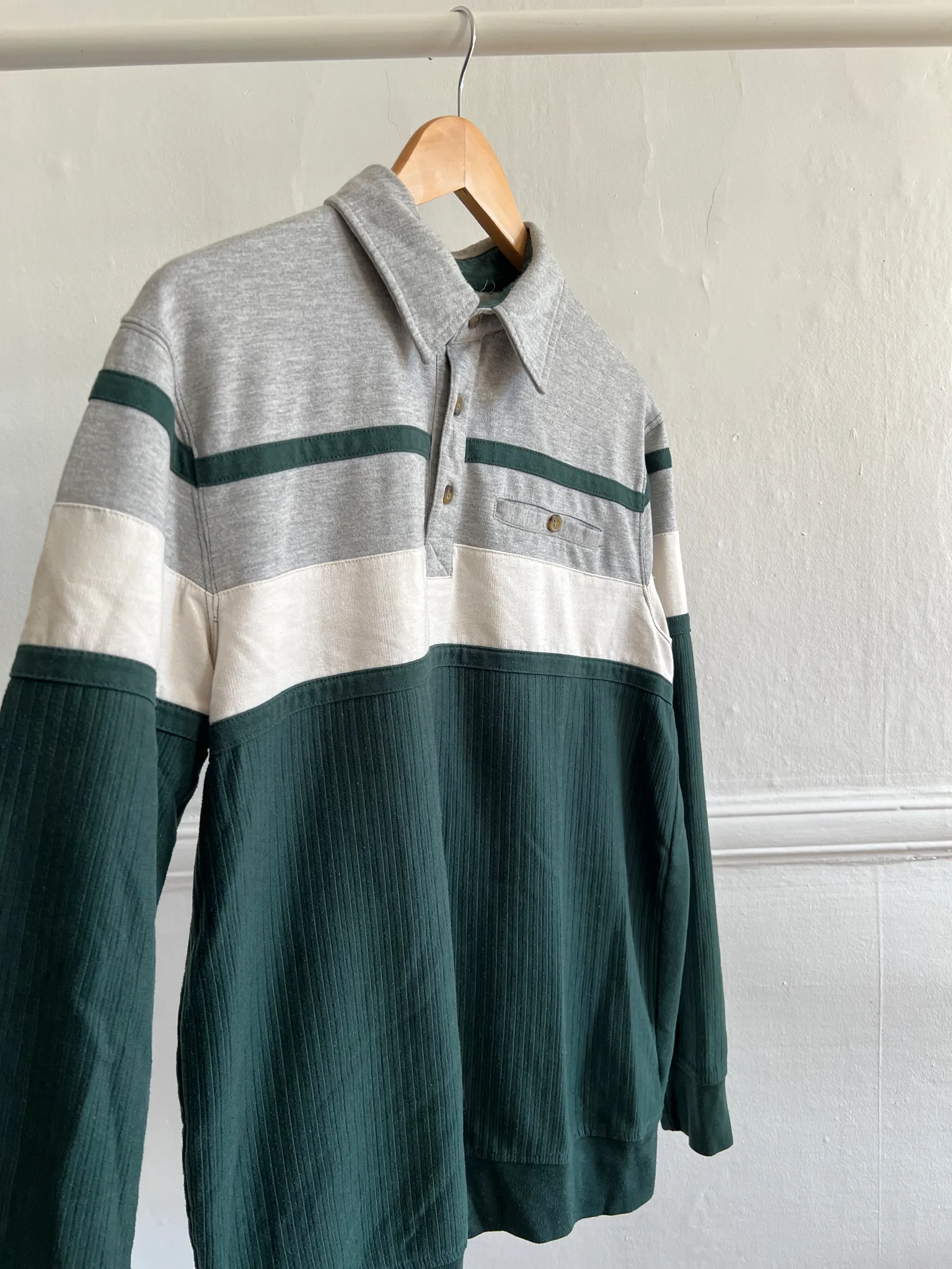 Longsleeve - Medium  photo 1