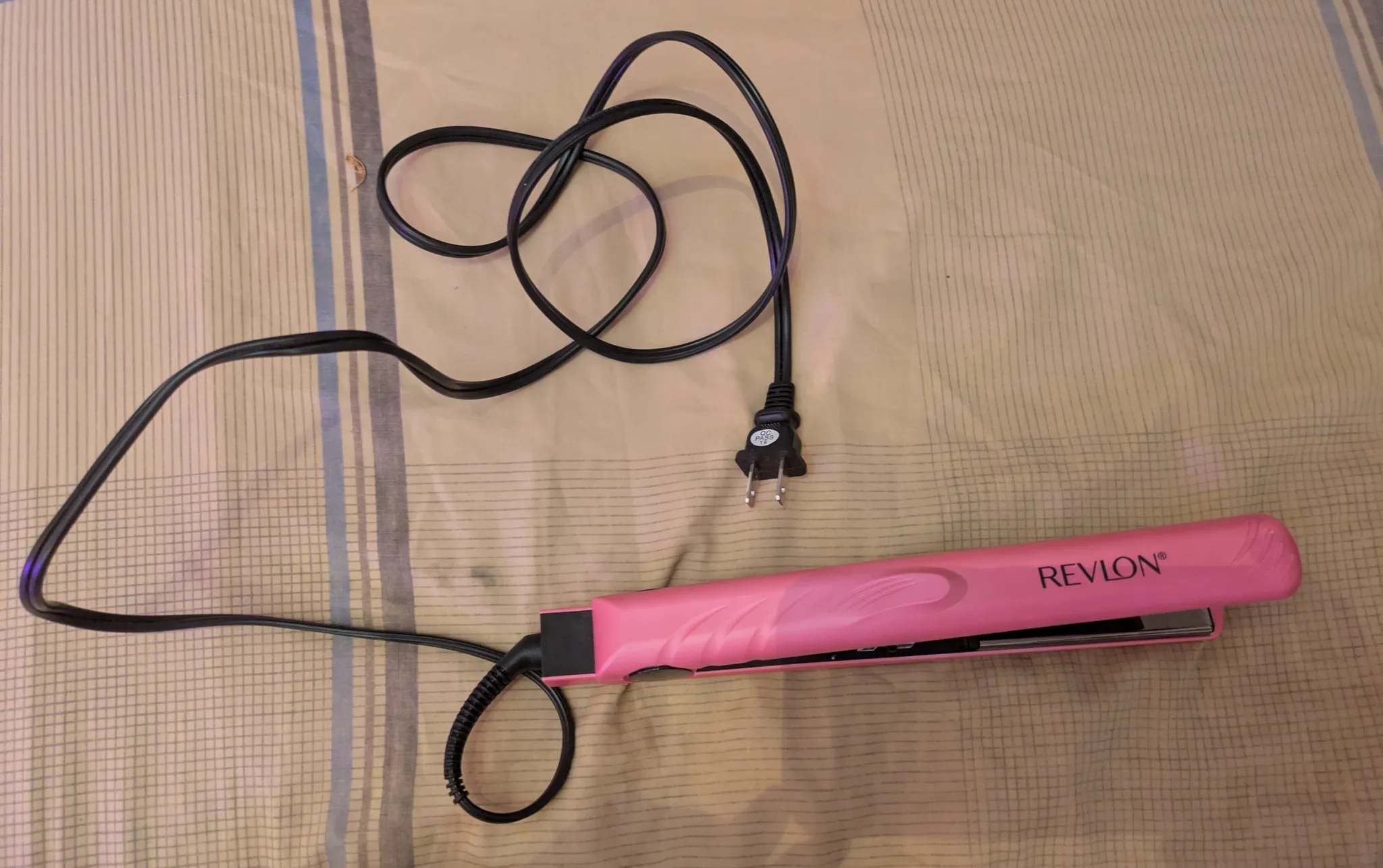 Revlon hair straightener  photo 1
