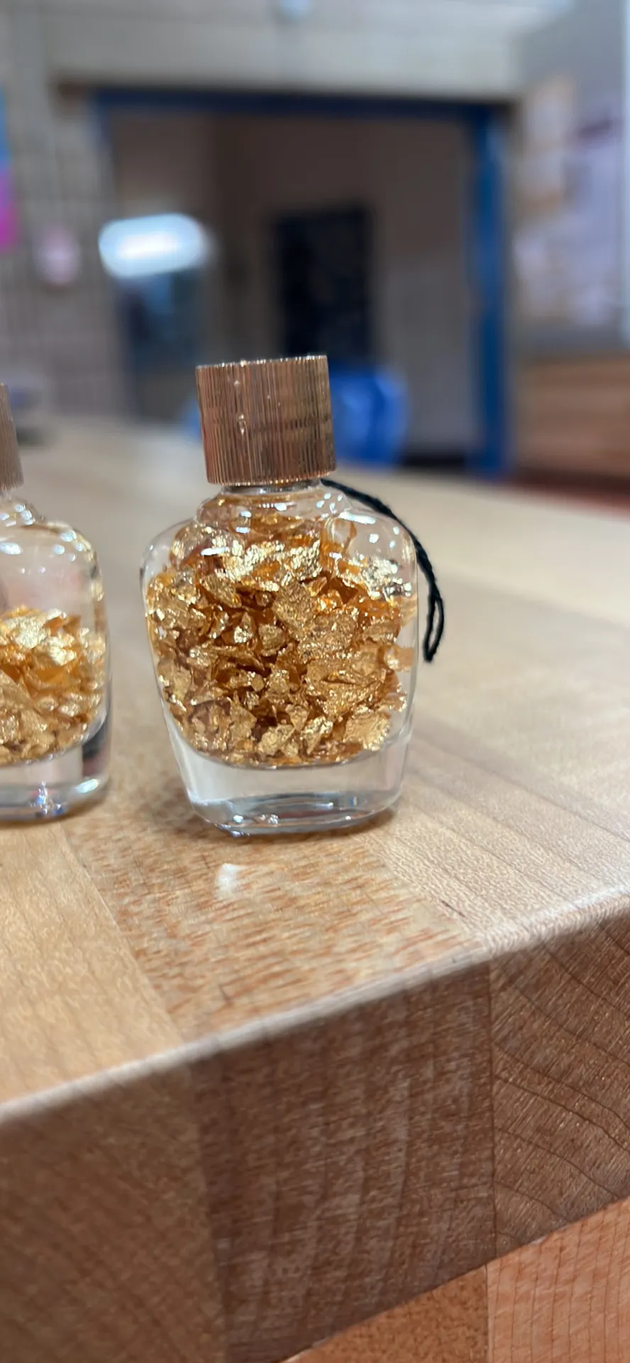 Gold flakes in lapidary liquid 50ml bottle   photo 1