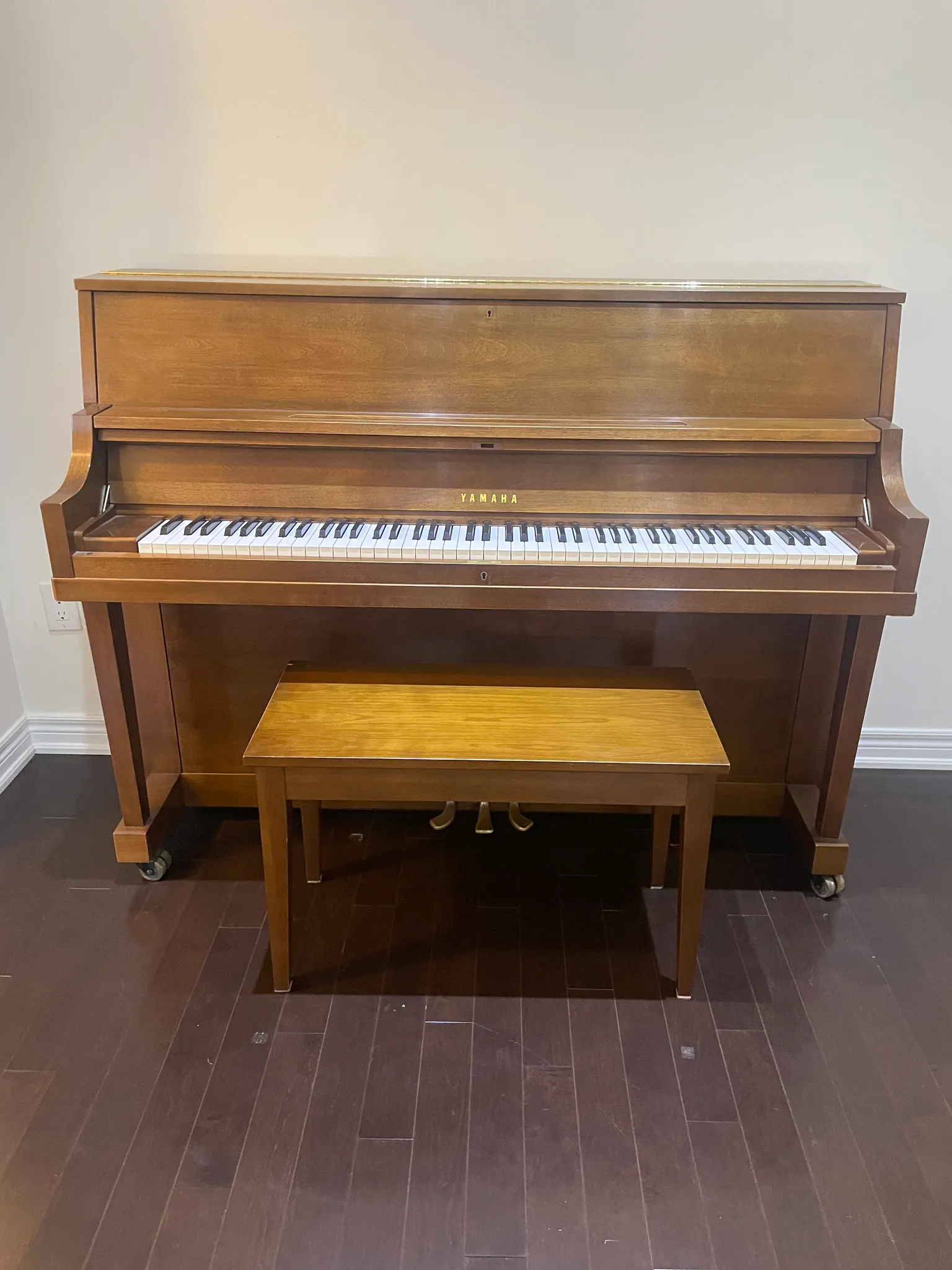 🆓 Yamaha upright piano & bench 🥕  photo 1