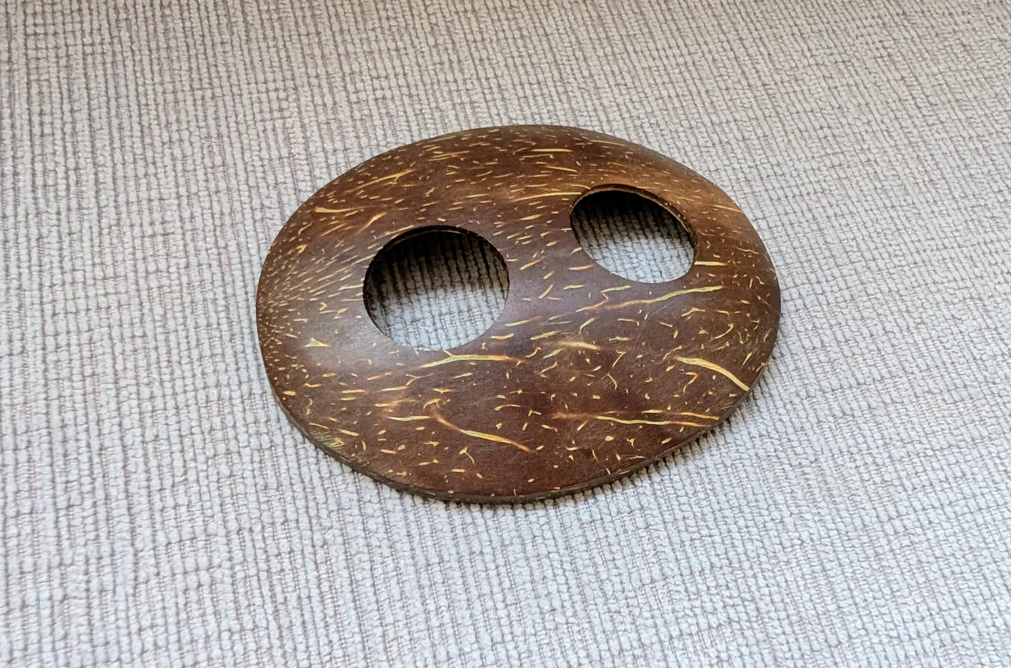Coconut Shell Clip for Sarongs photo 1