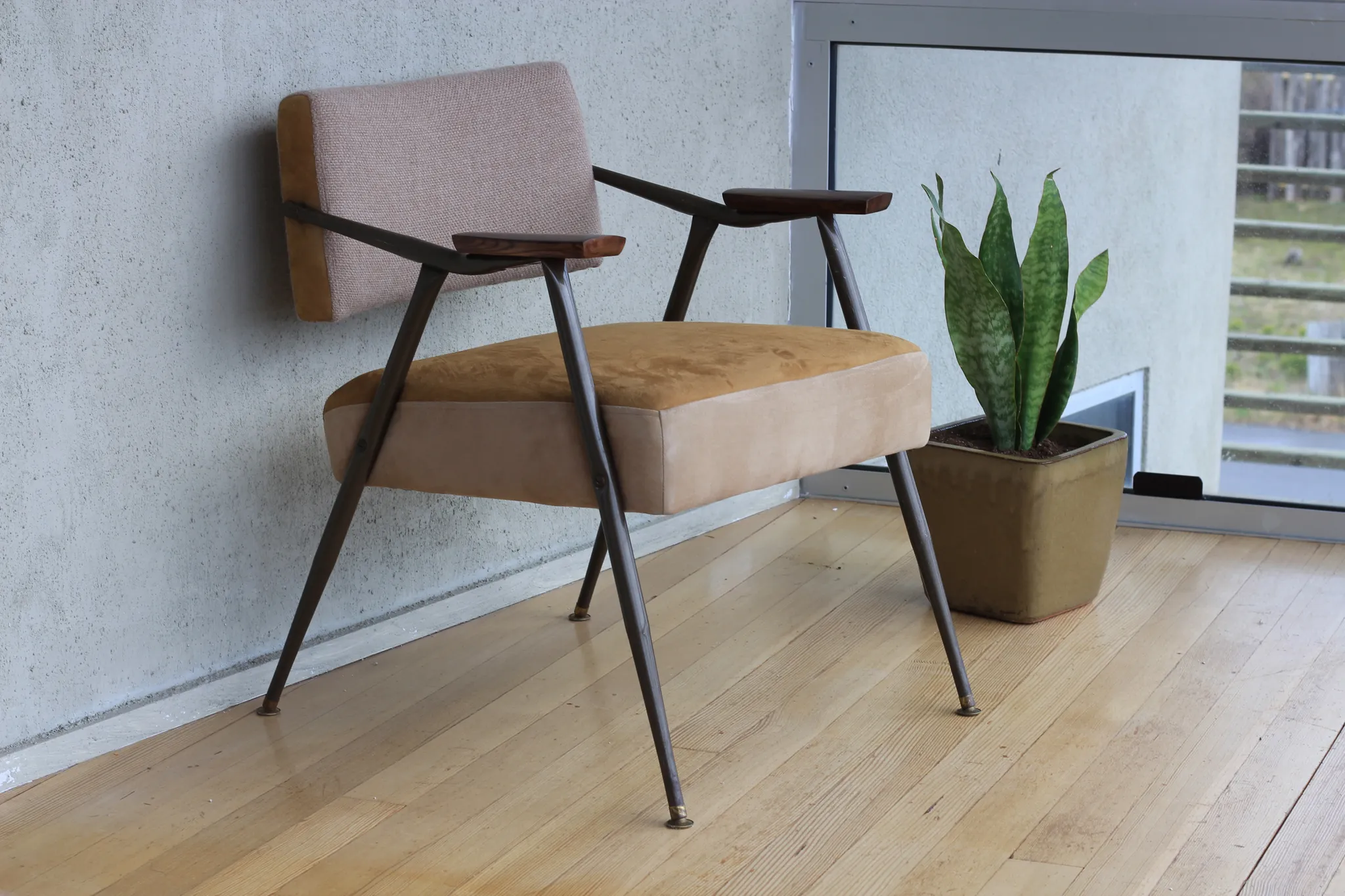 Chair photo 1
