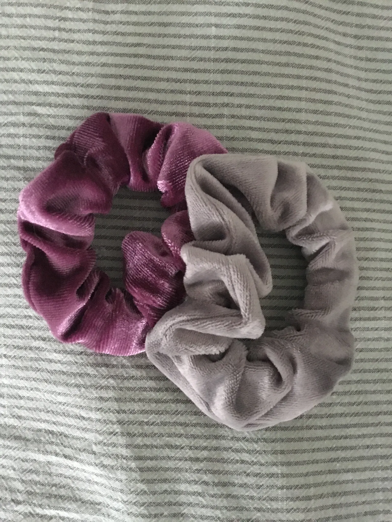 Velvet scrunchies new photo 1