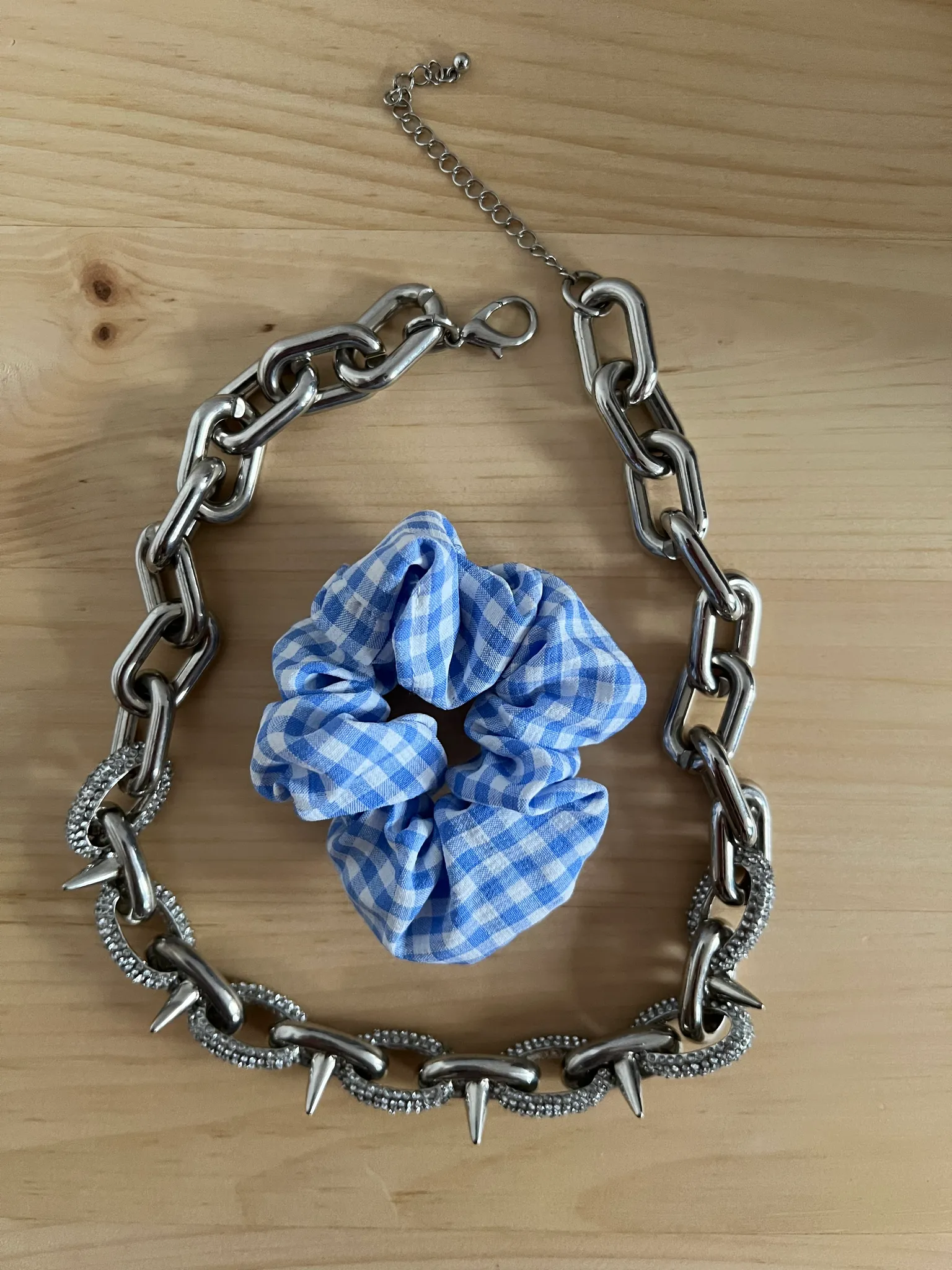 Necklace & Scrunchie  photo 1