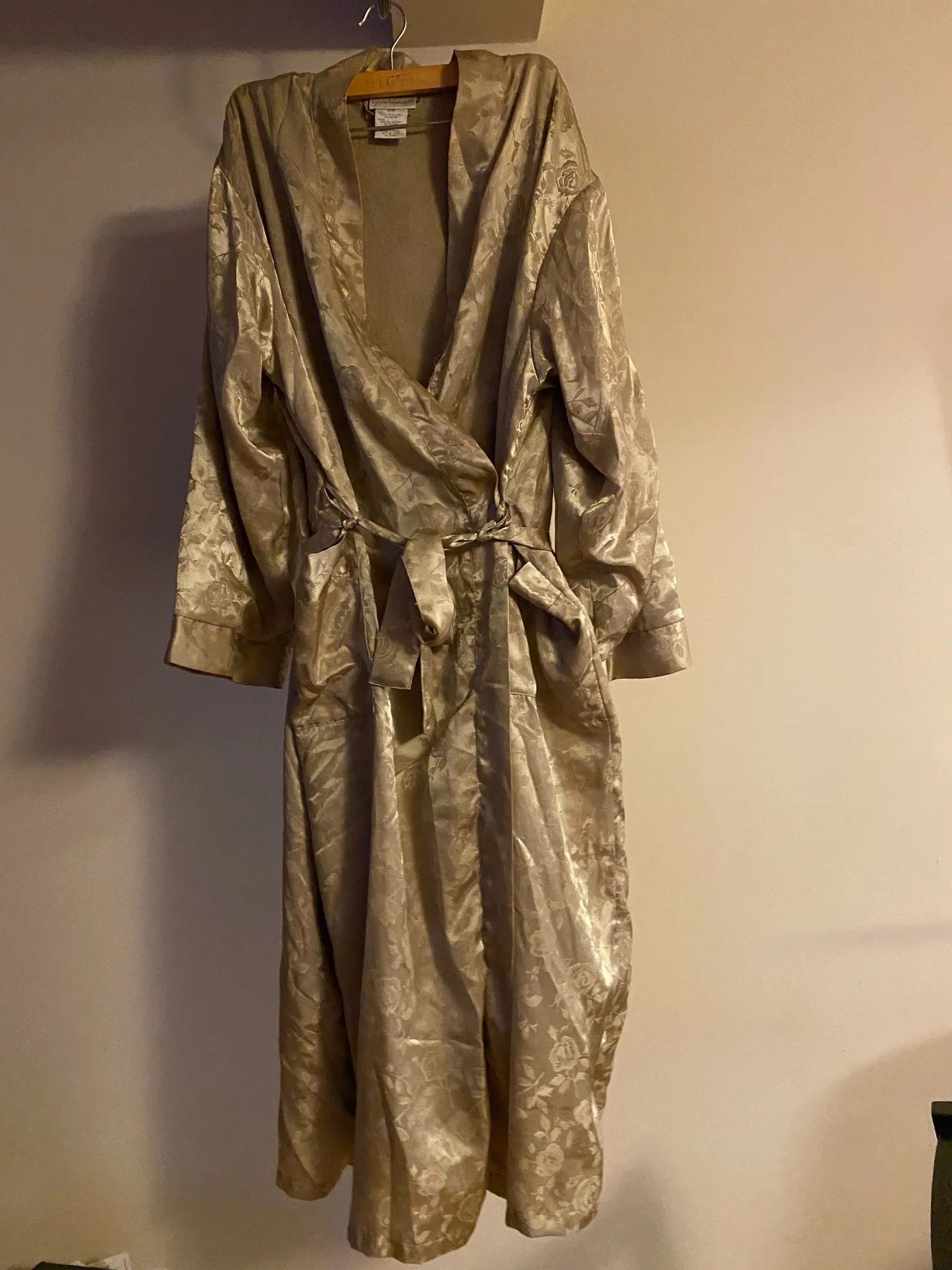 Golden/Dijon colour silky robe size M photo 1