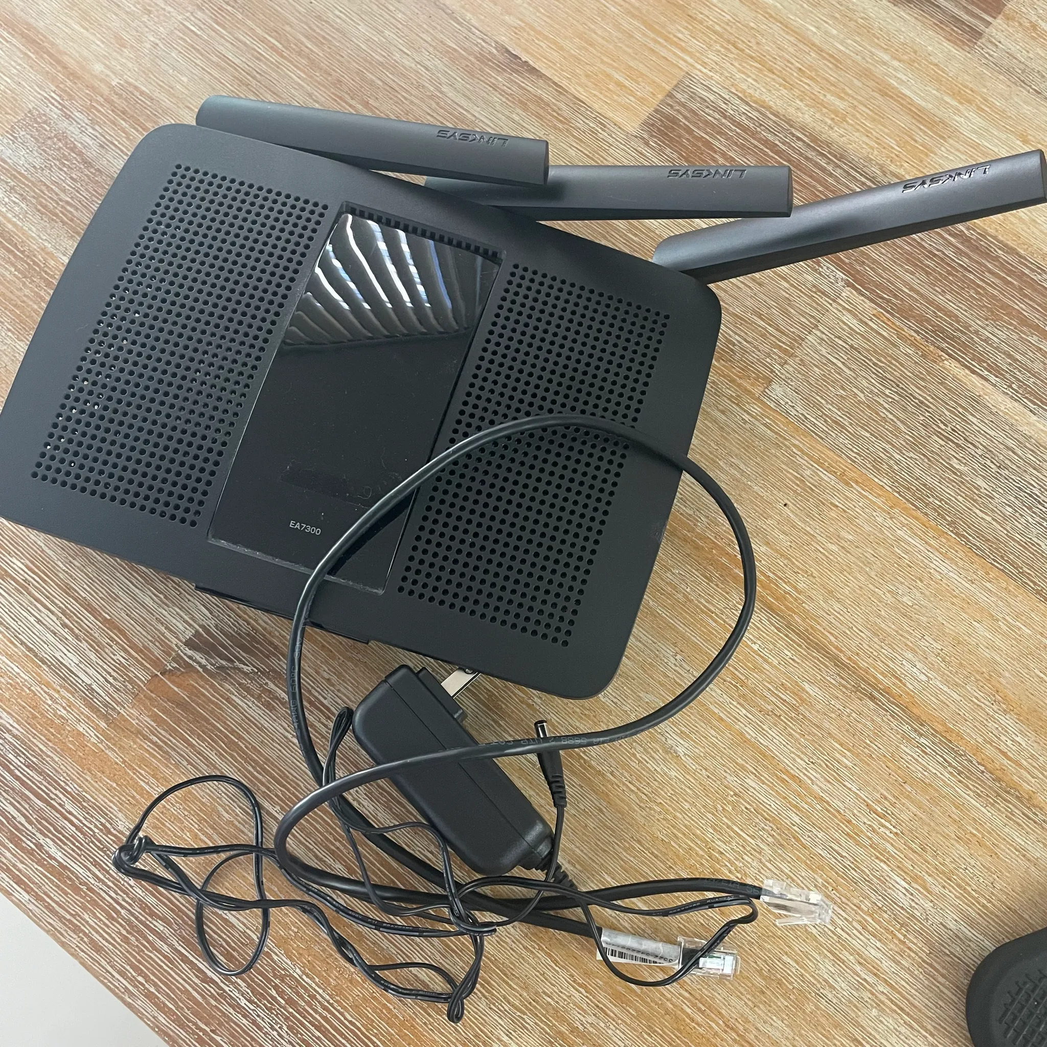 Linksys Wifi Router - EA7300 V2 photo 1