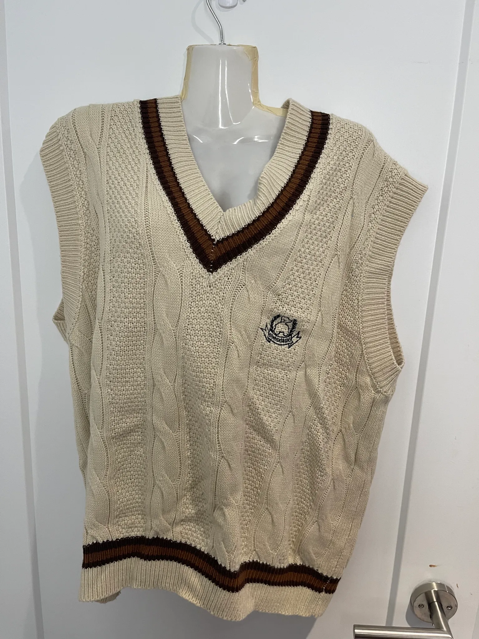 PENDING - Retro Sweatervest L/XL photo 1