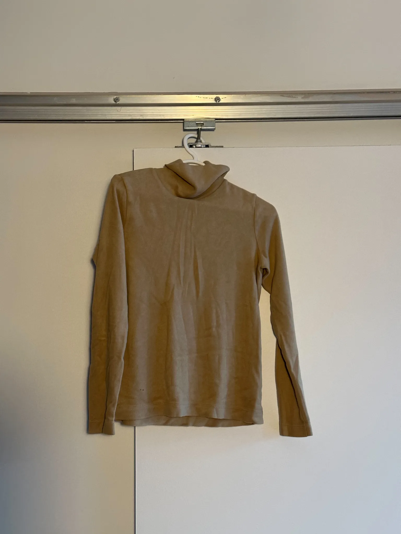 3 Uniqlo turtle neck sweater  photo 1