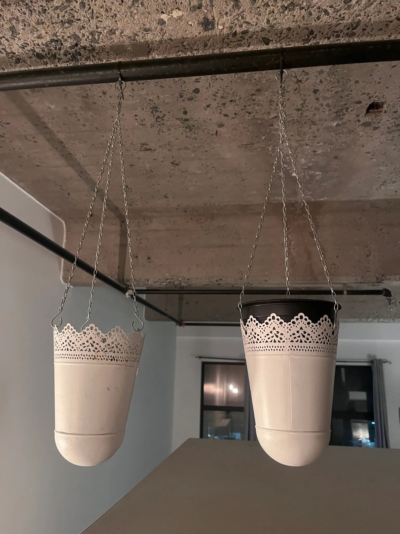 White metal hanging plant pot 2x  photo 1