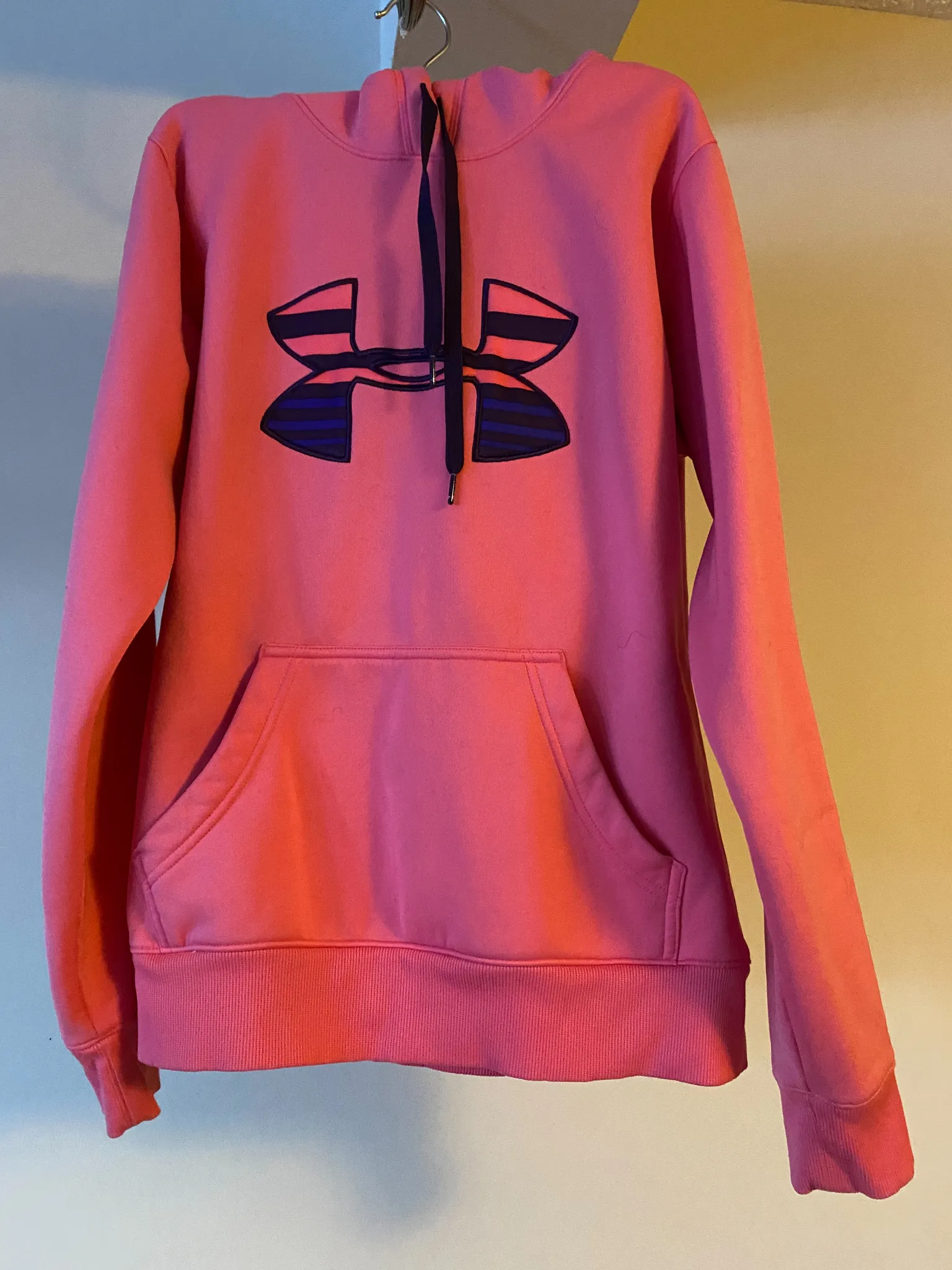Under Armour Hoodie size S/M photo 1