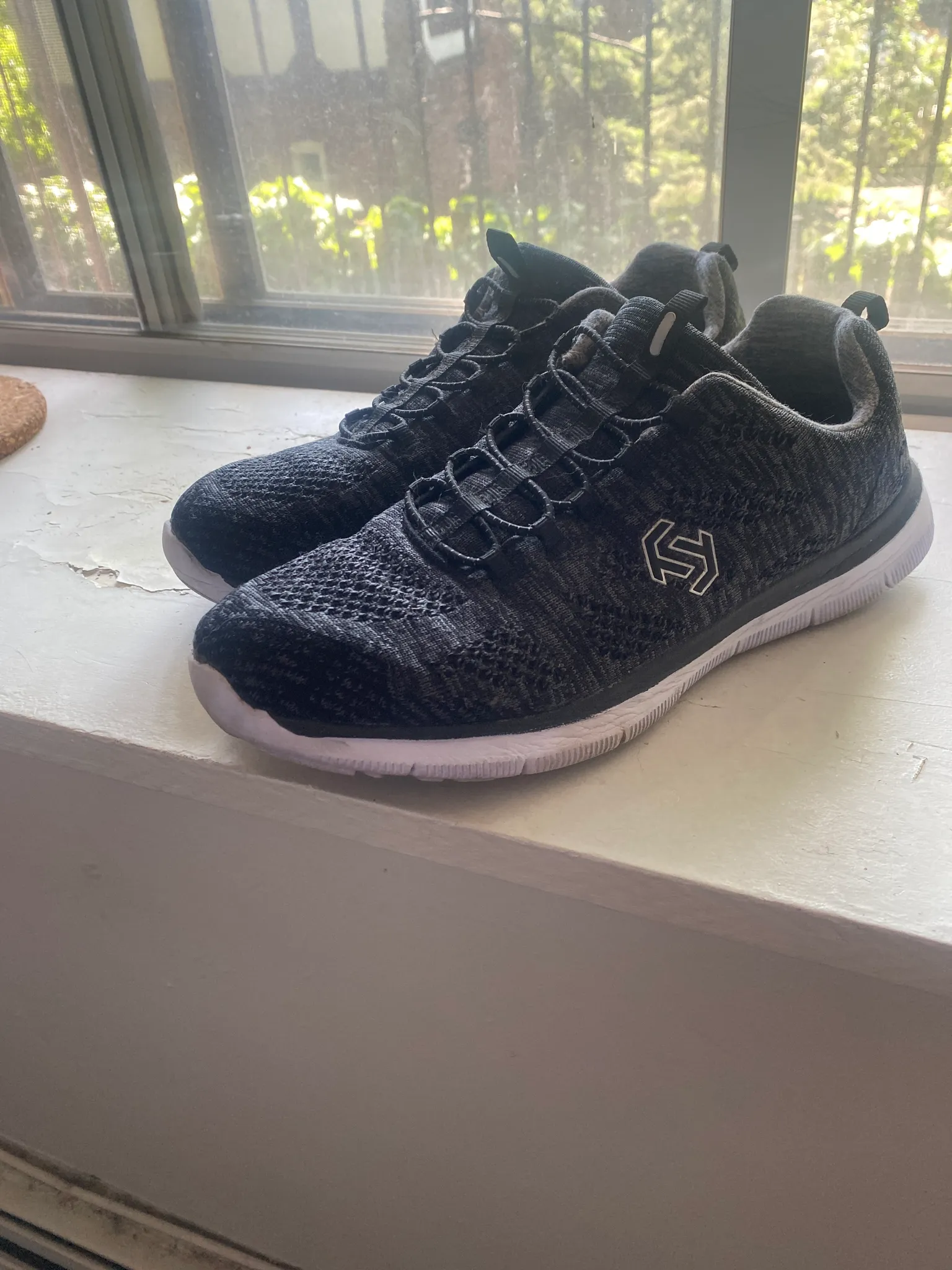 Size 11 women’s shoes  photo 1