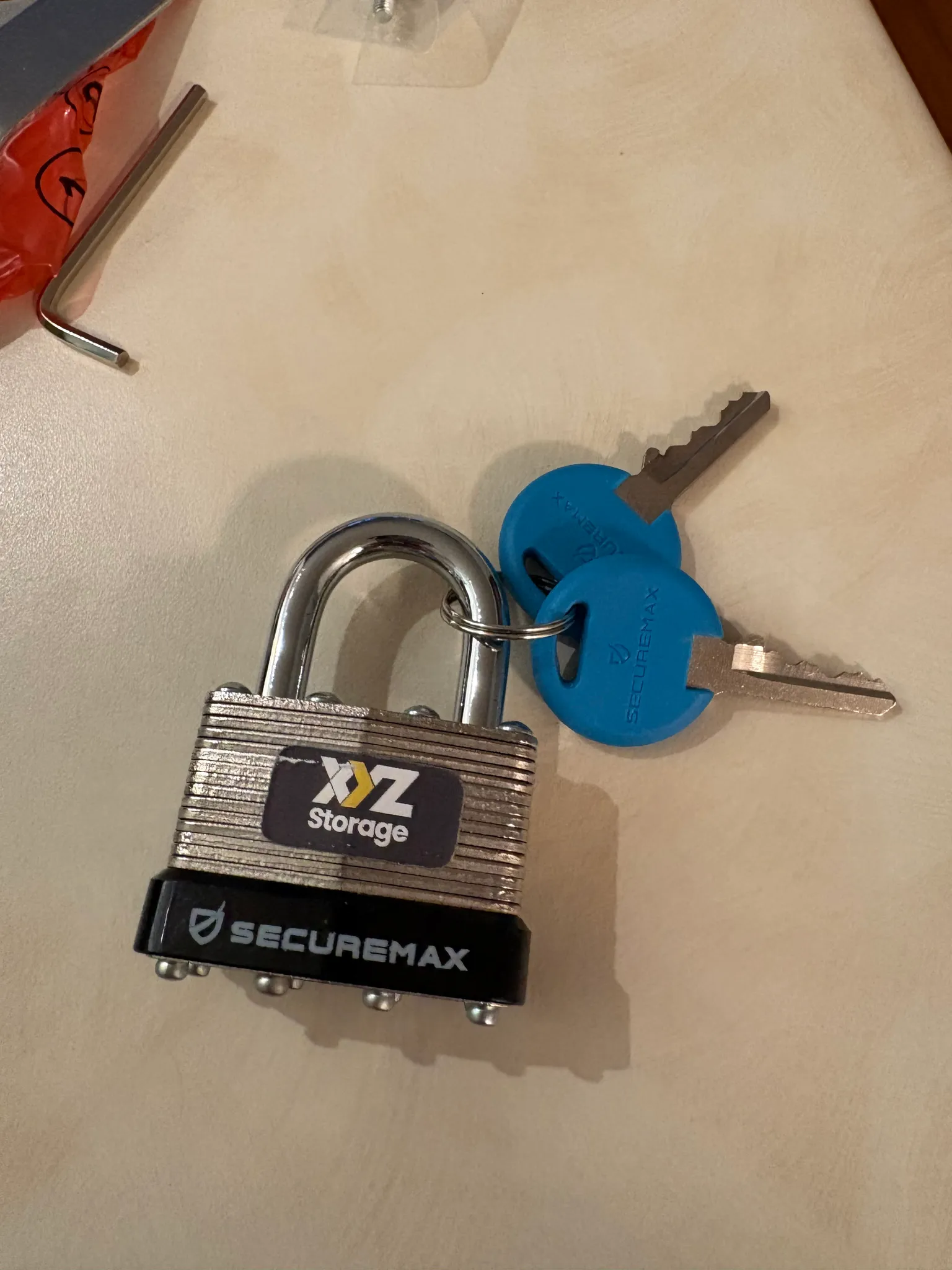 Heavy Duty Storage Padlock with Keys photo 1