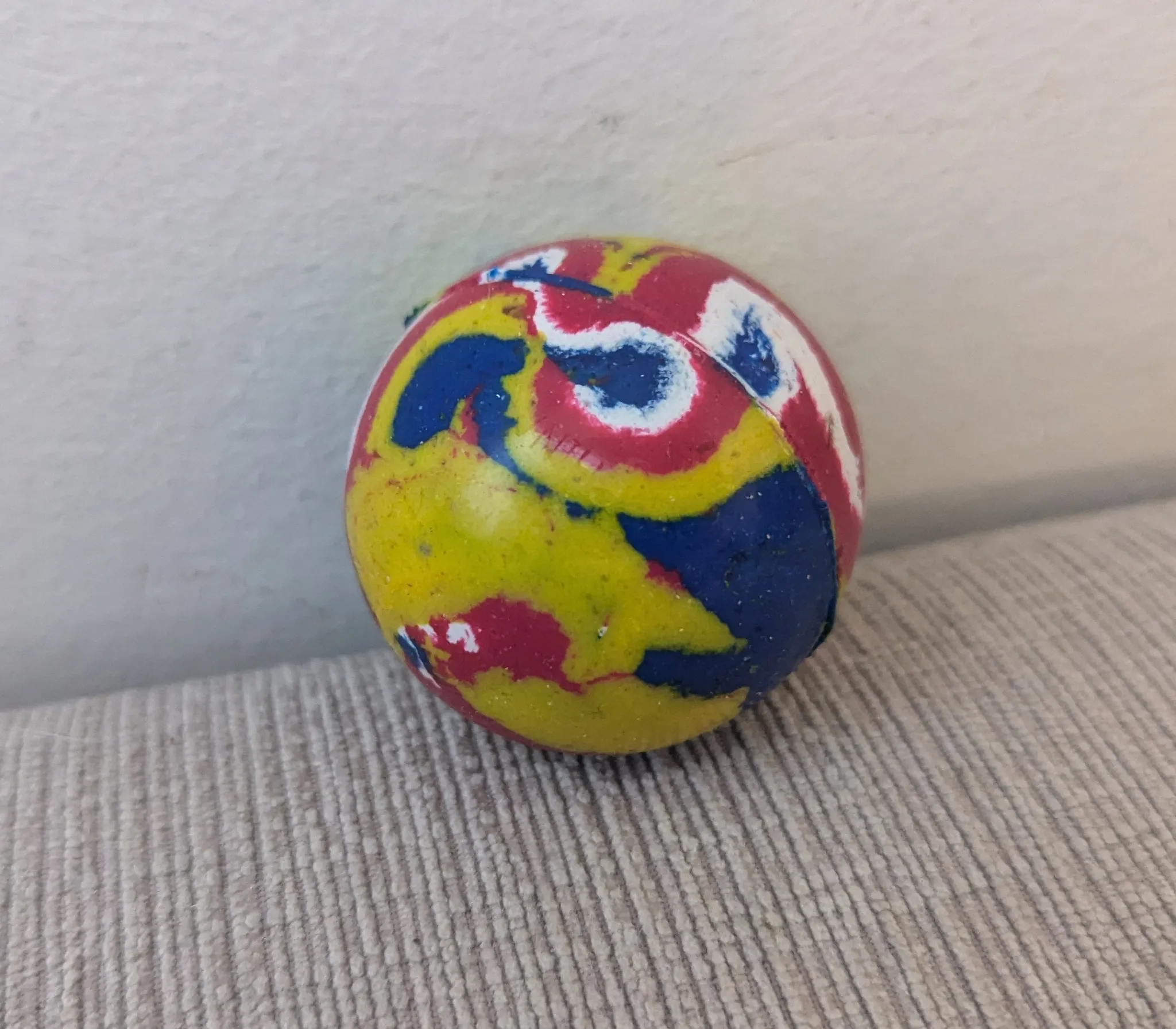 Multicoloured bouncy ball photo 1