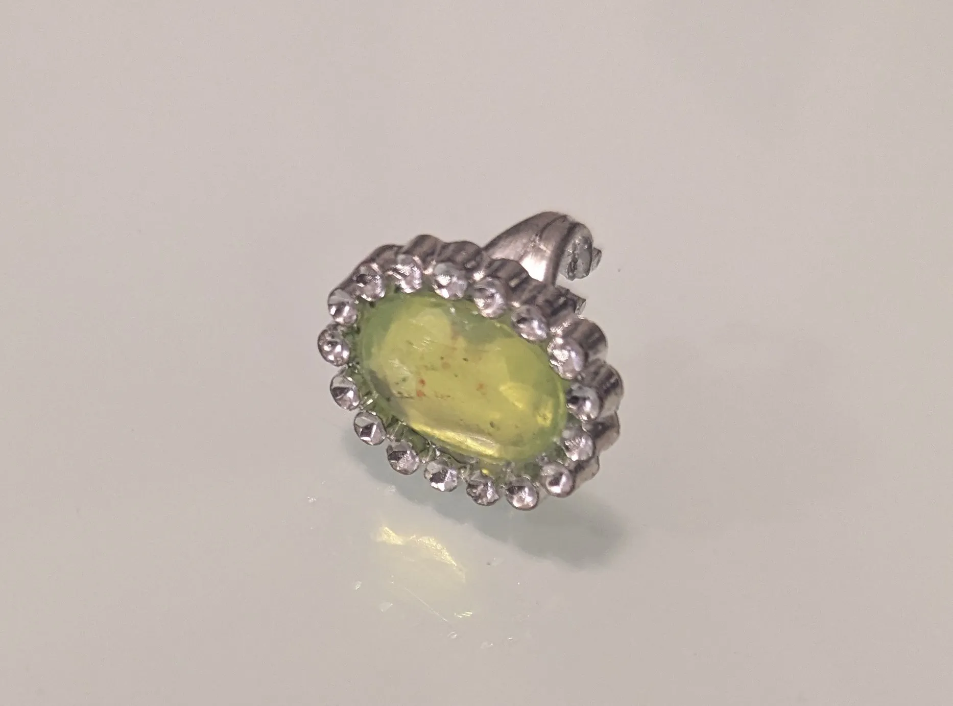 Vintage Green Stone Ring ( Plastic) photo 1
