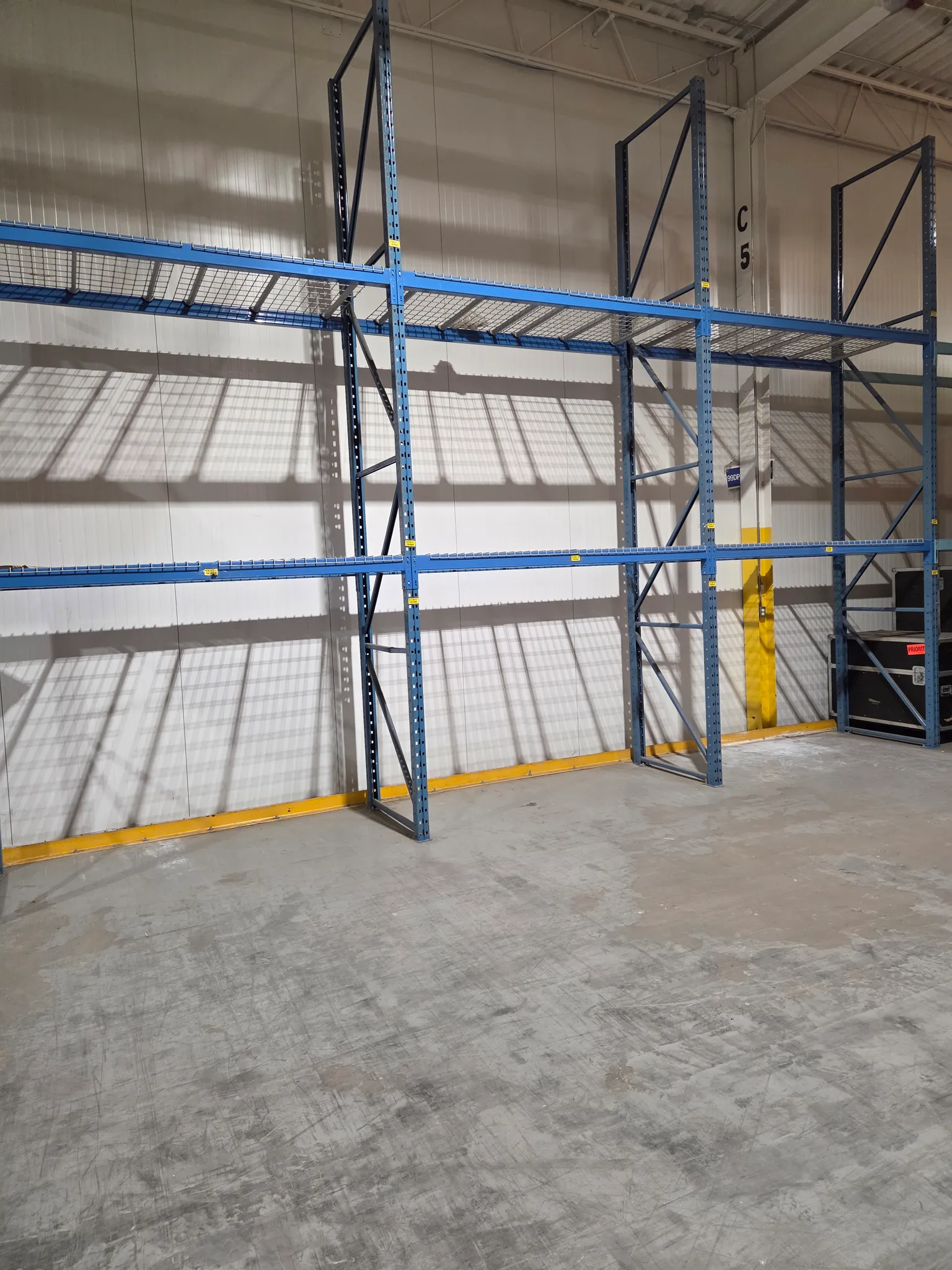 Photoshoot or Temporary storage available  photo 1