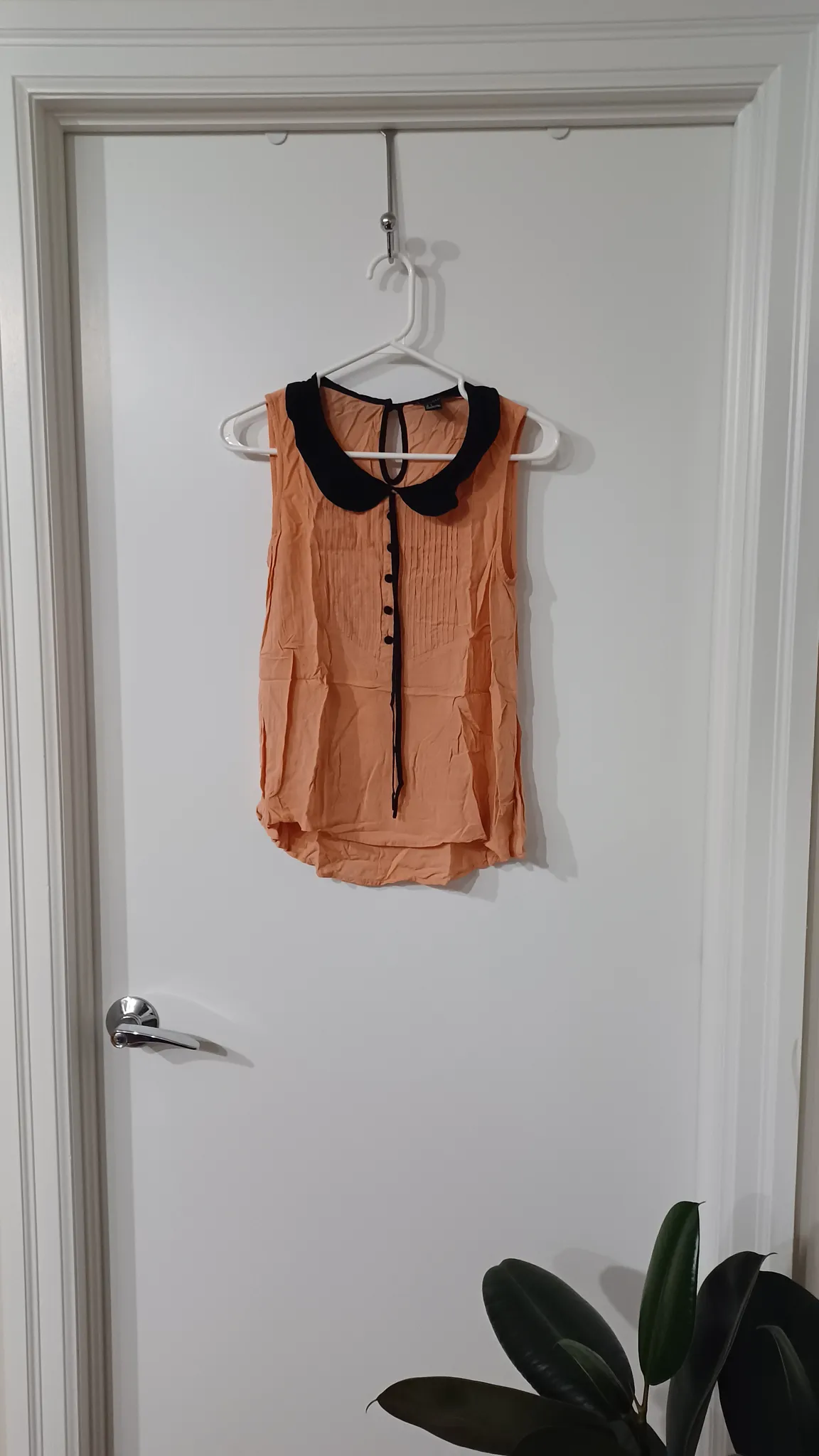 Tank top photo 1