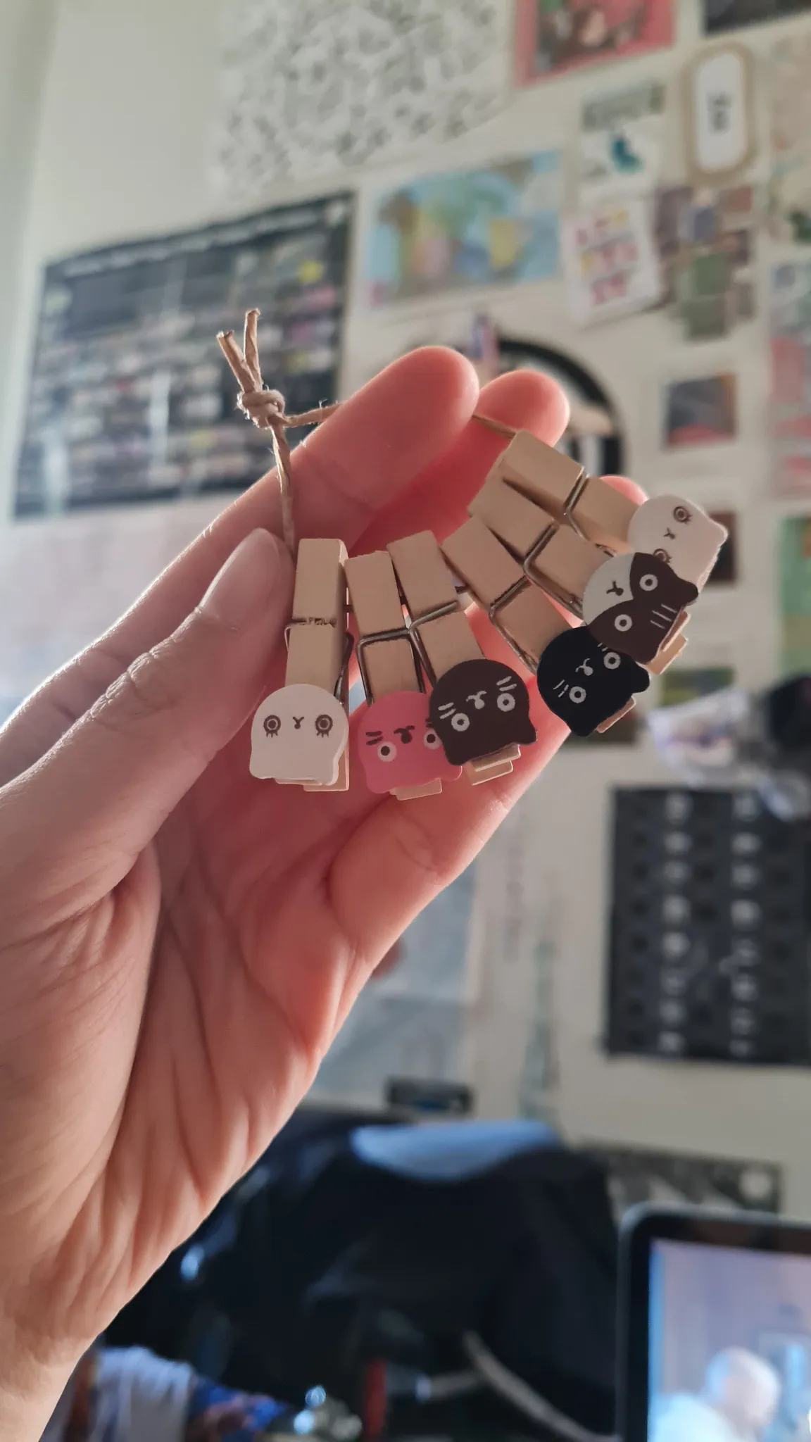 Pending - Cat wooden clips photo 1