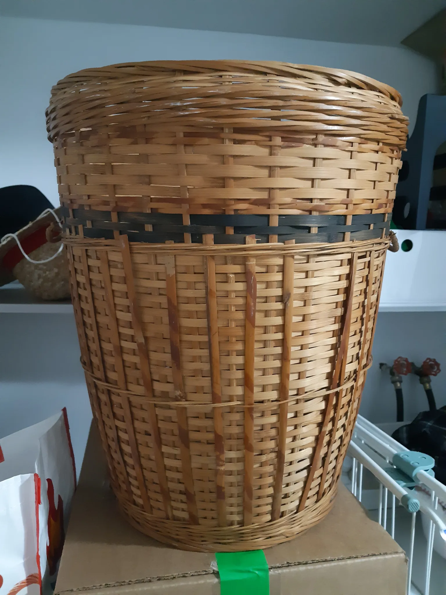 Wicker laundry basket  photo 1
