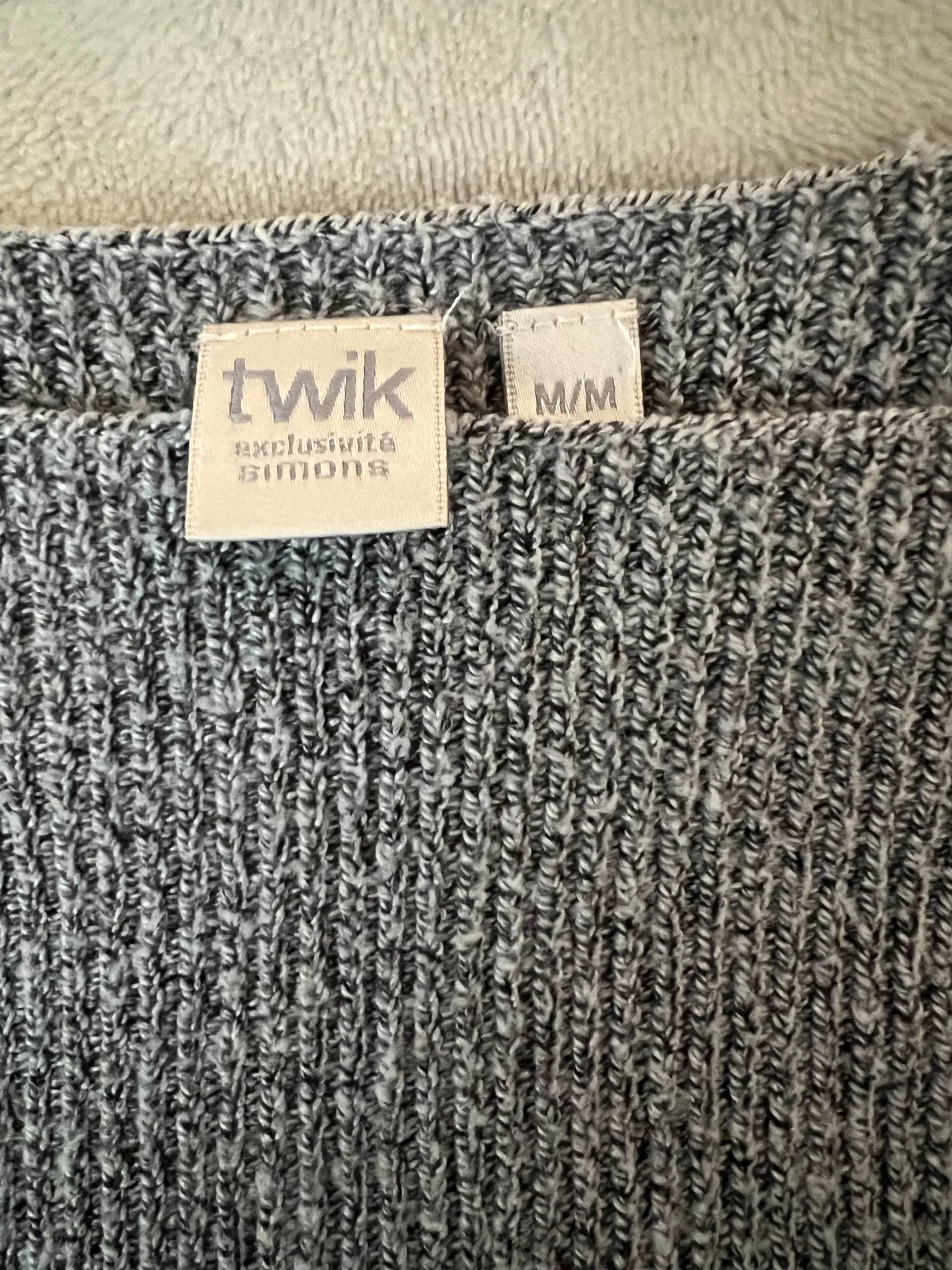 Simons sweater photo 1