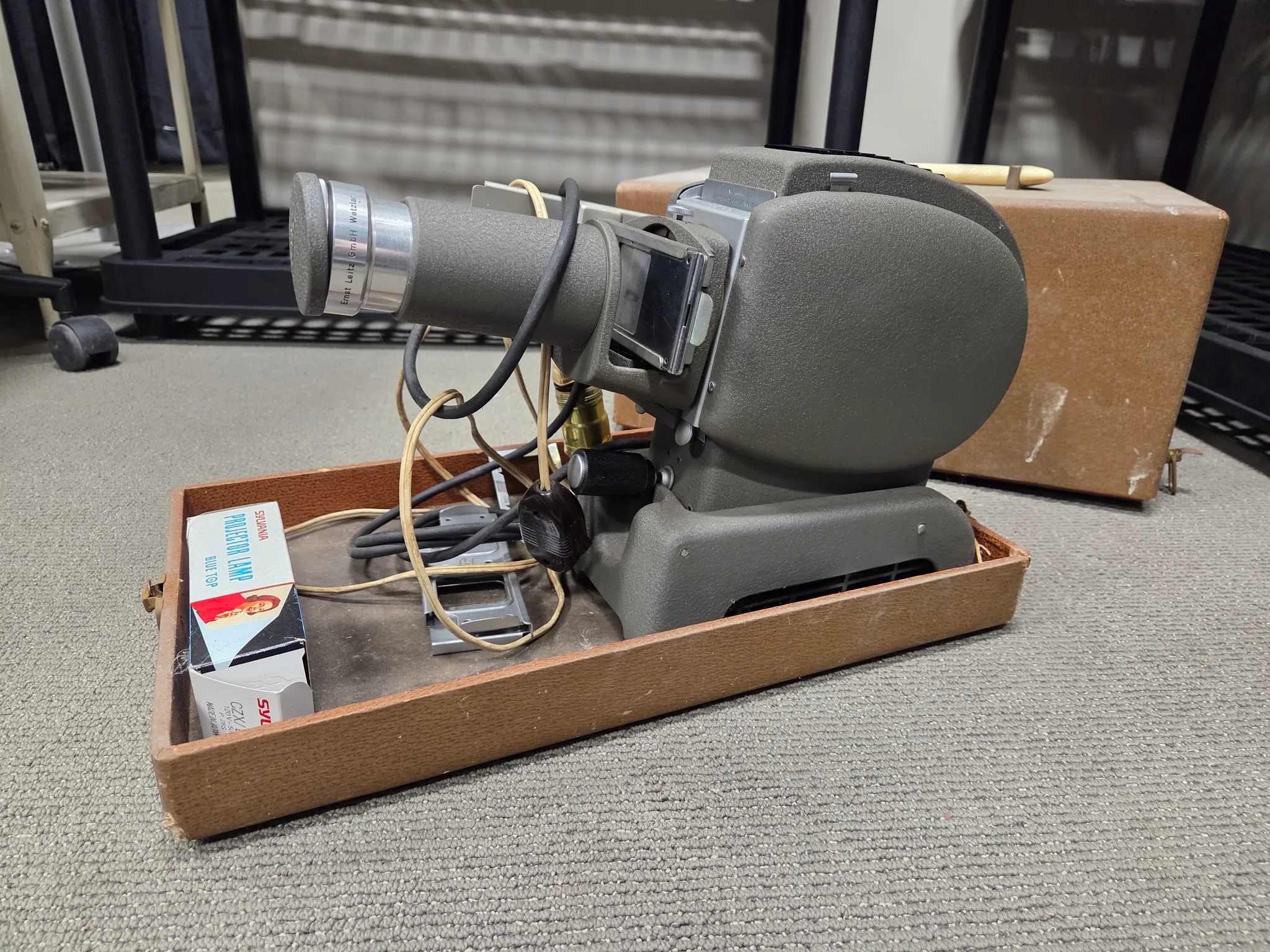 Slide projector  photo 1