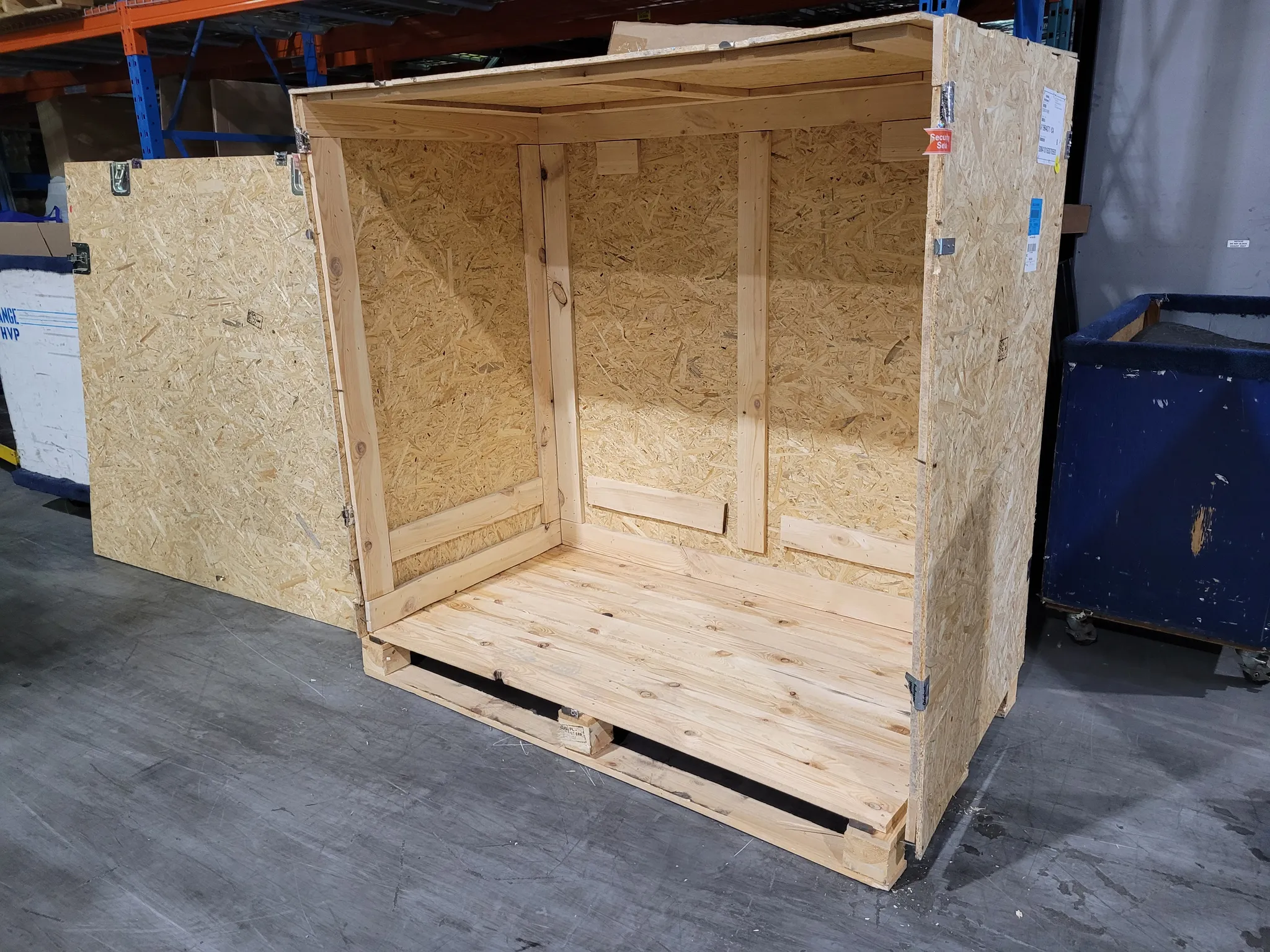 Storage / shipping crate photo 1