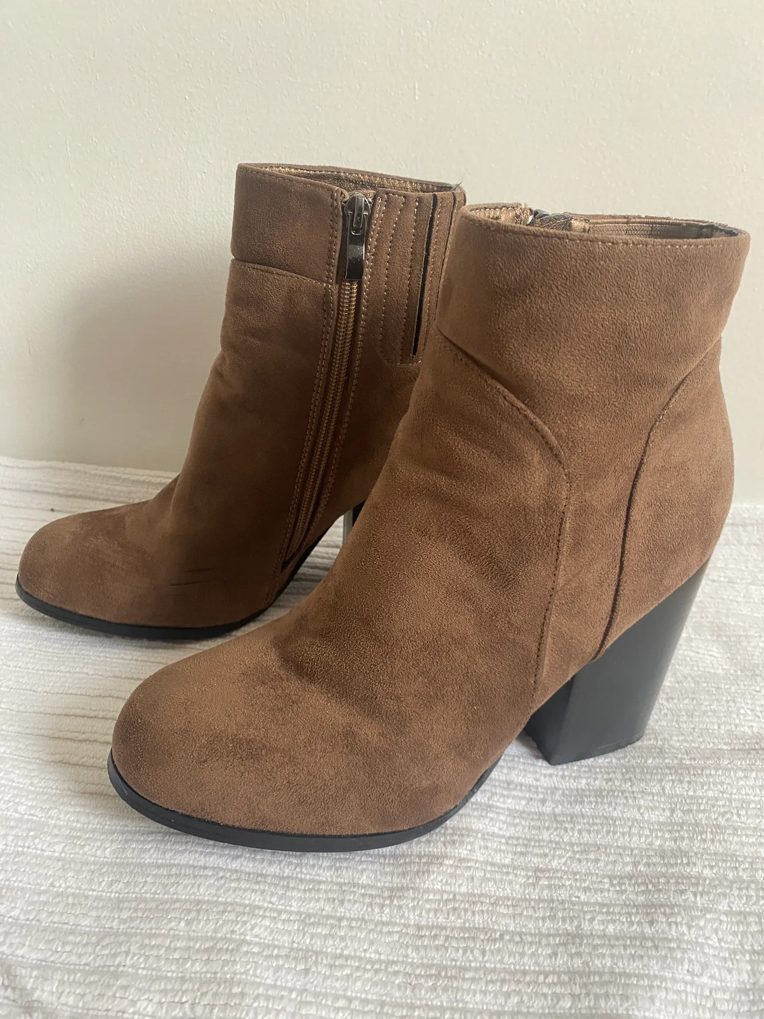 Brown Suede Boots Sz 9 photo 1