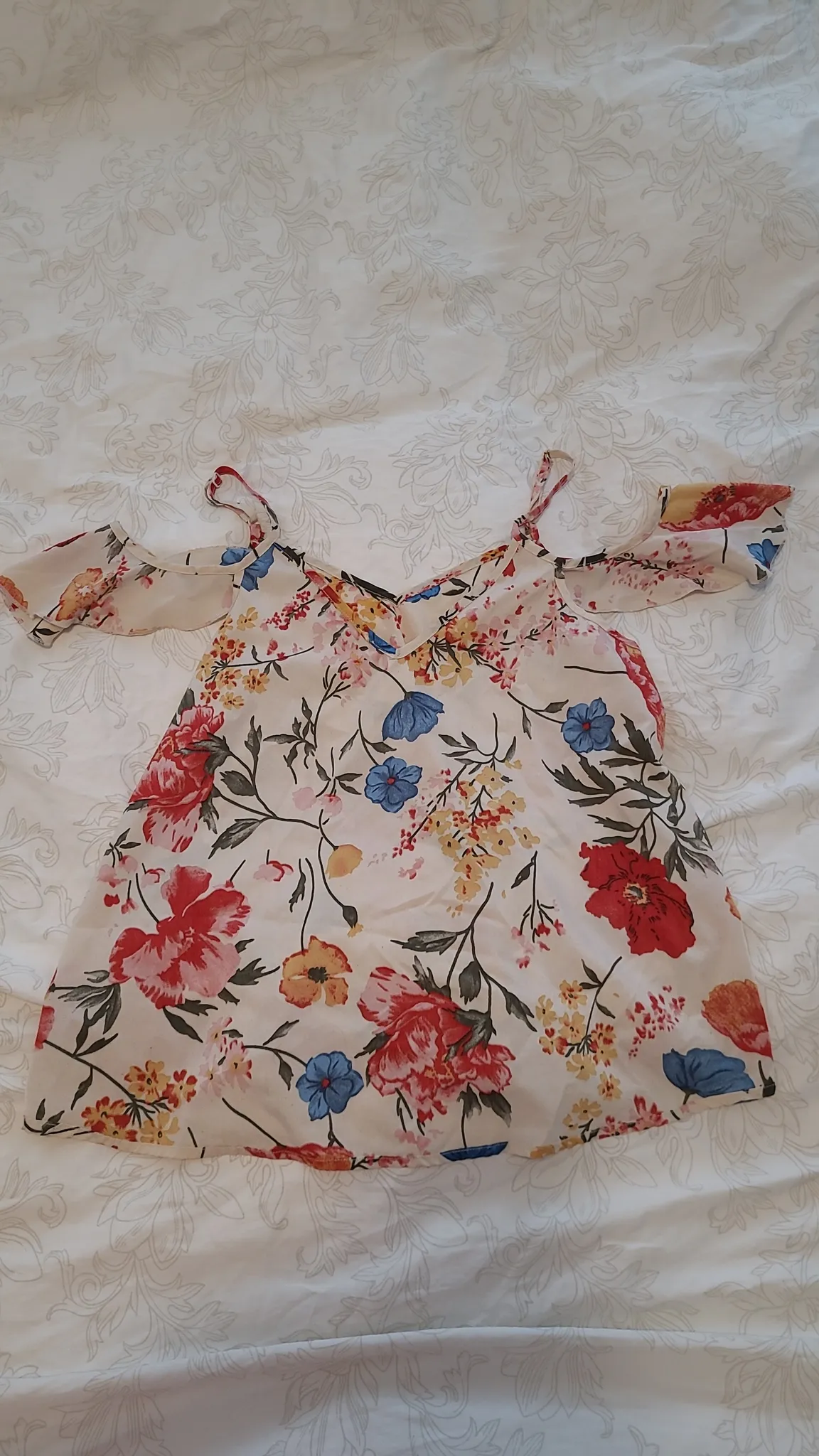 Cold shoulder floral top photo 1