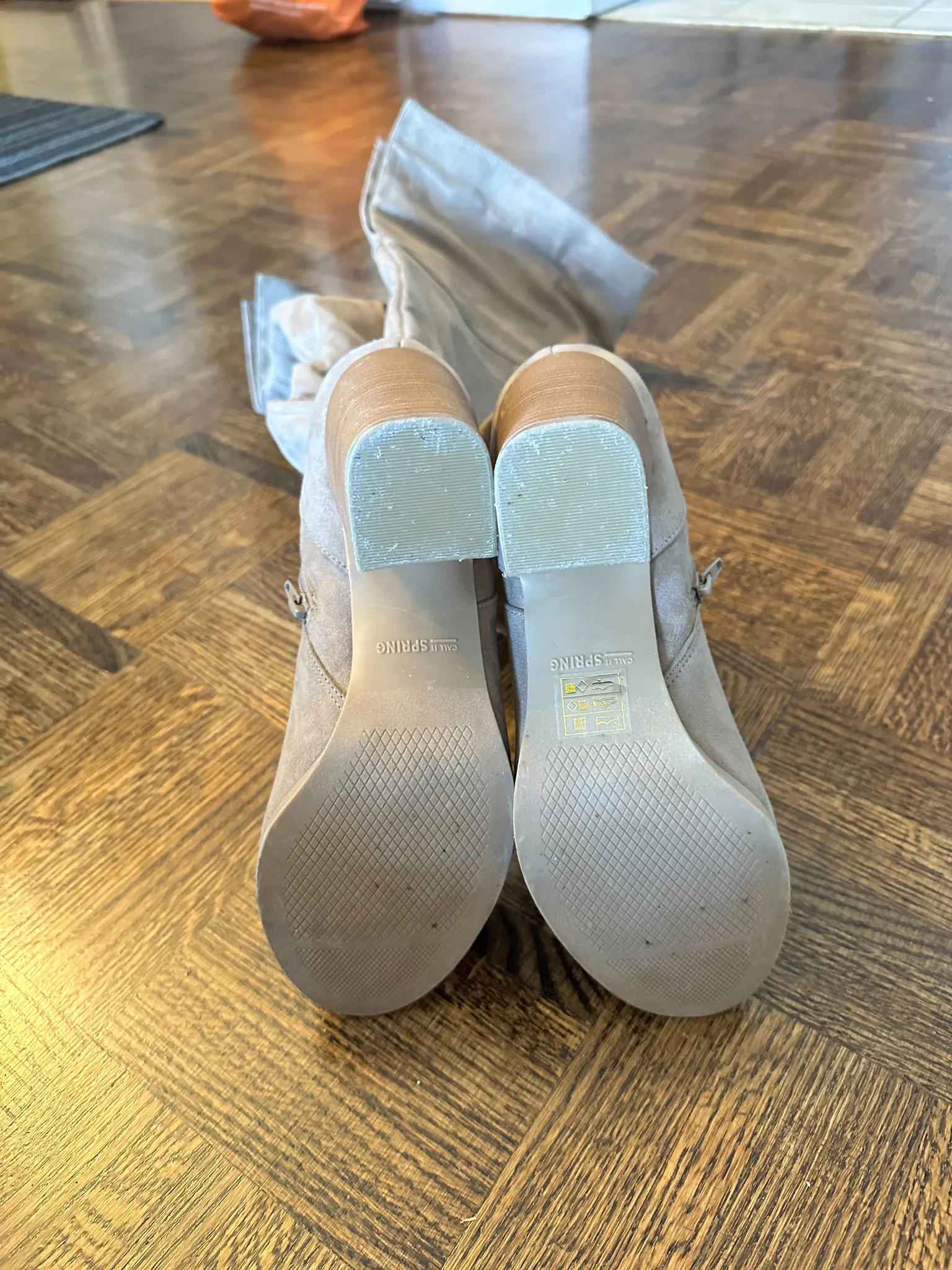 Size 10 Callitspring Boots photo 1