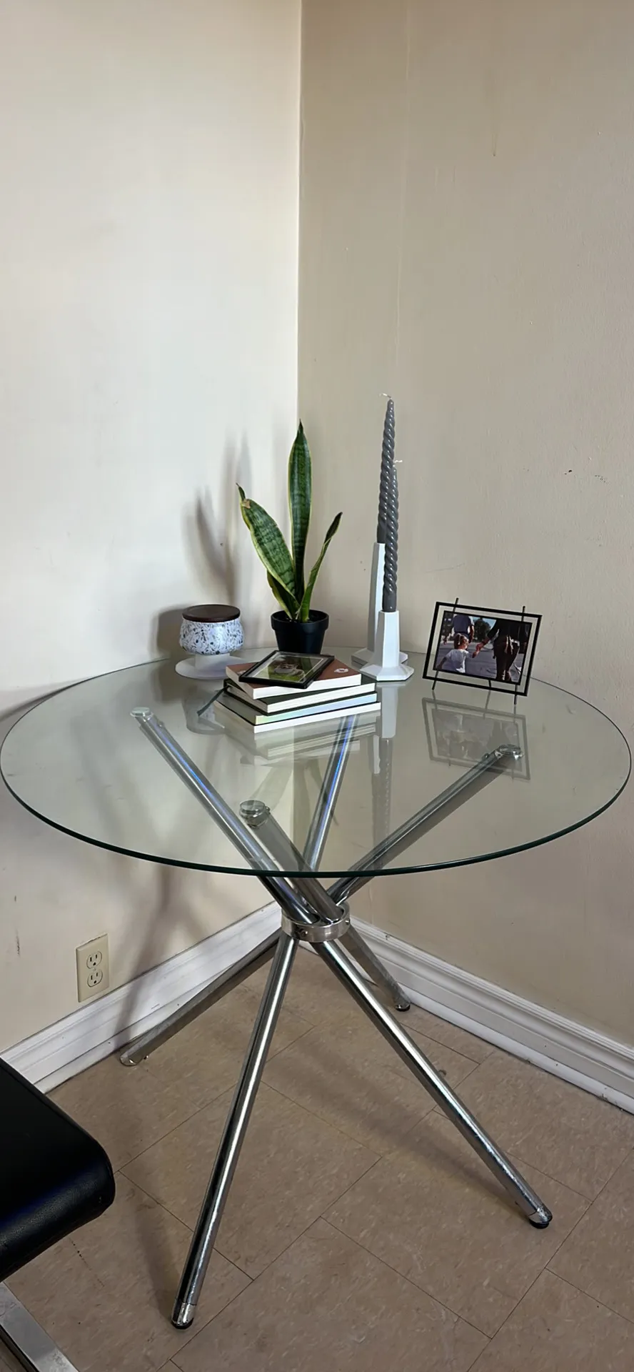 Glass table photo 1