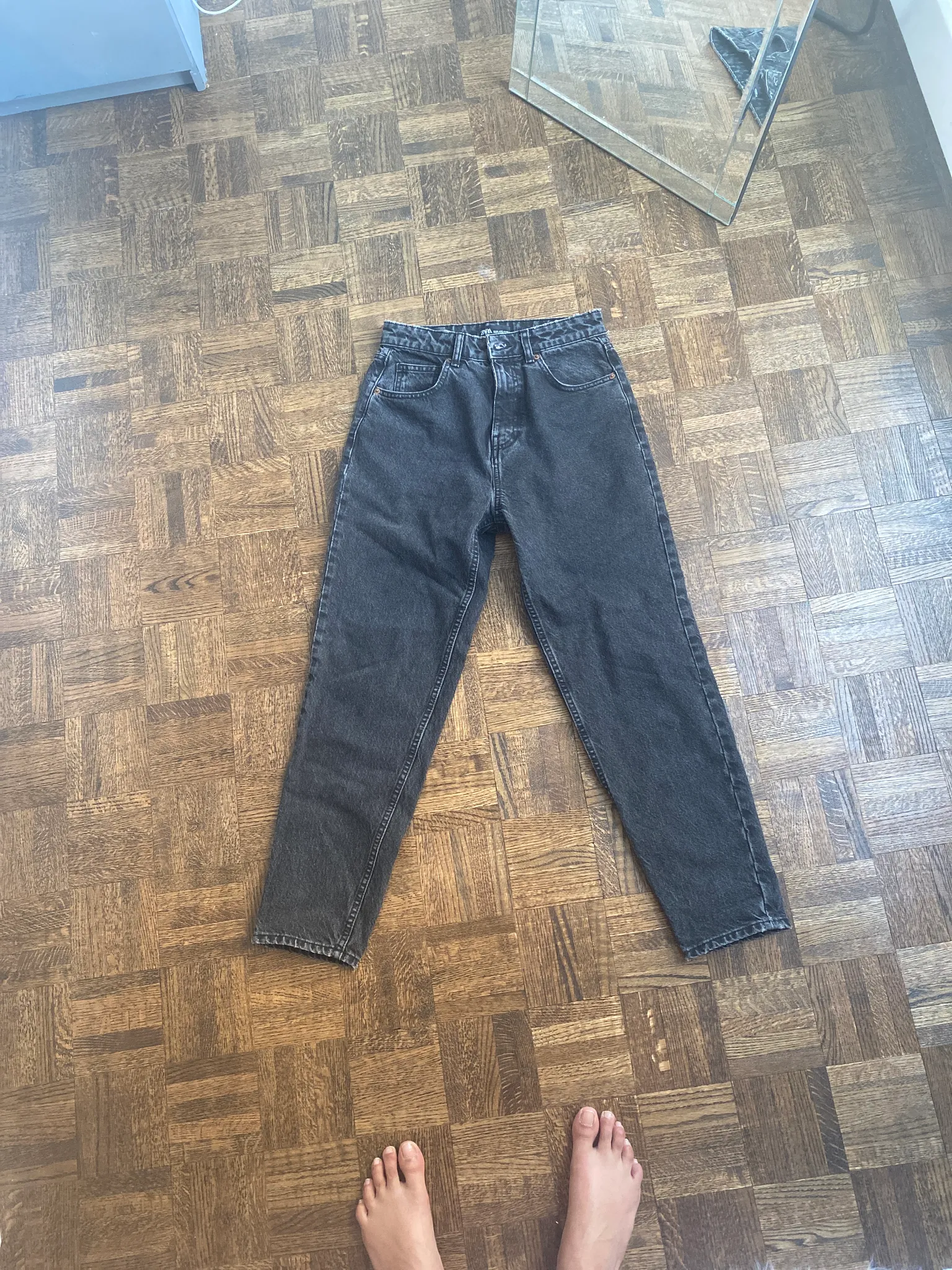 PENDING - Zara Mom Jeans Size 6 photo 1