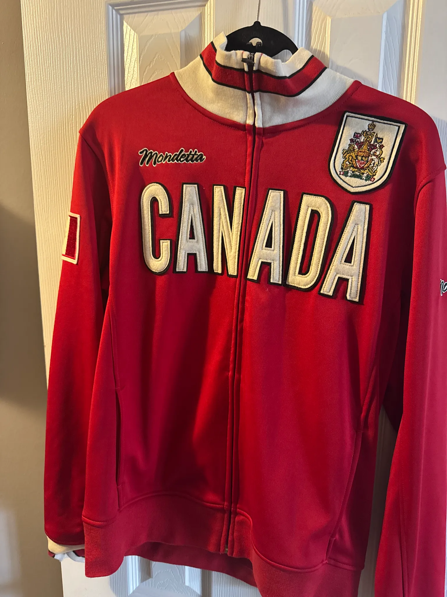 Mondetta Canada zip up jacket- medium size photo 1