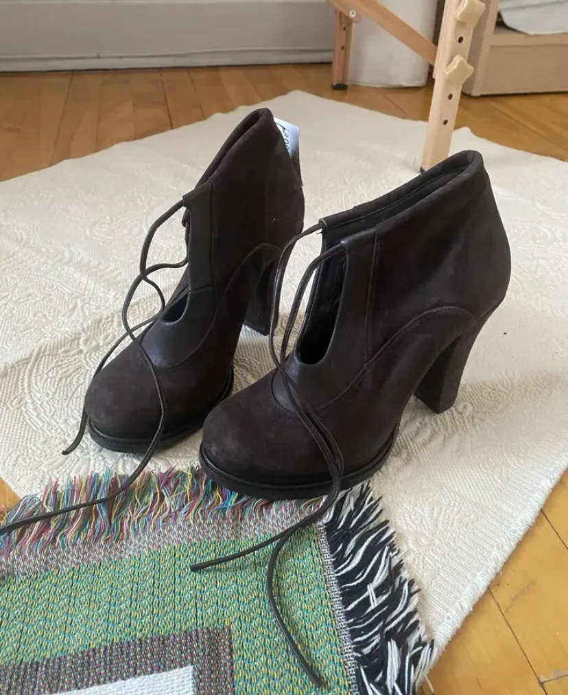leather heels  photo 1