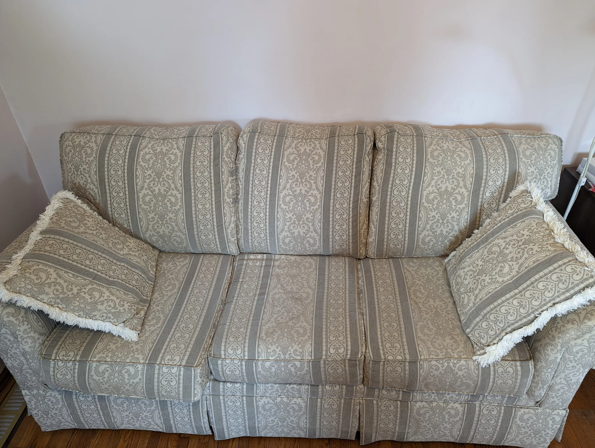 Free couch photo 1