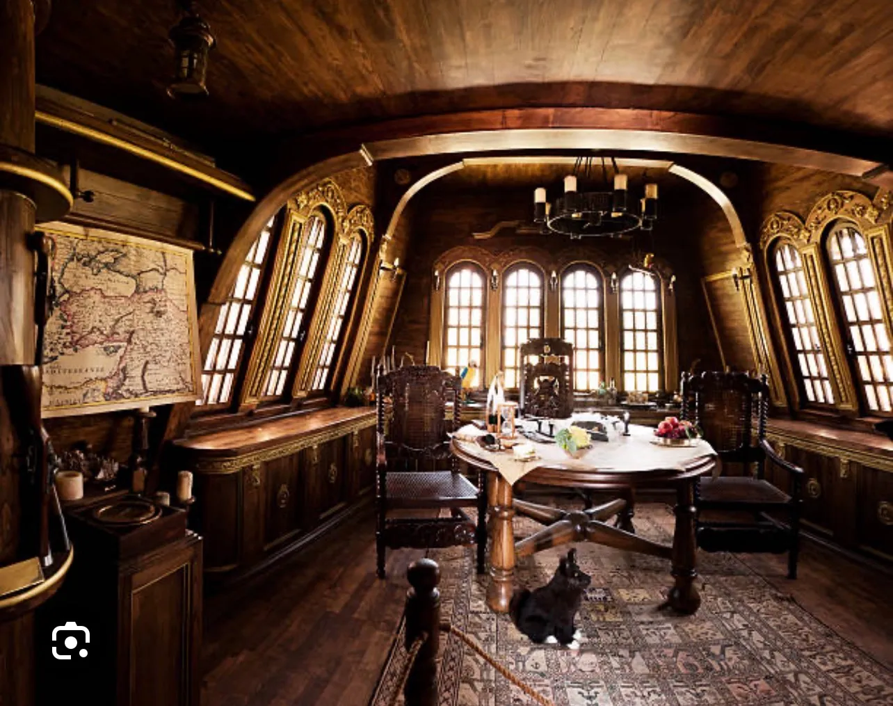 Things inside Pirate ship cabin photo 1