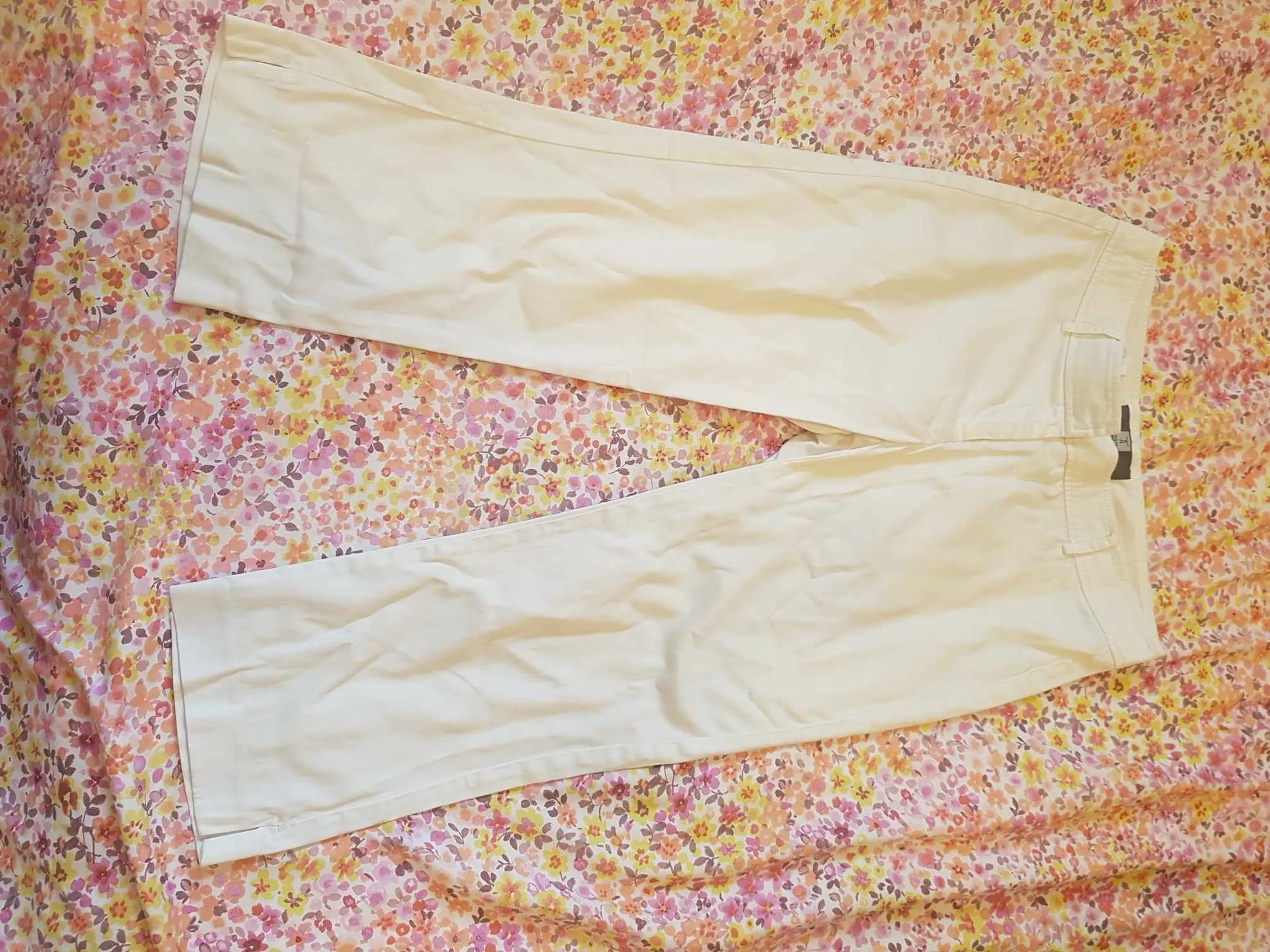White capri size 6 photo 1