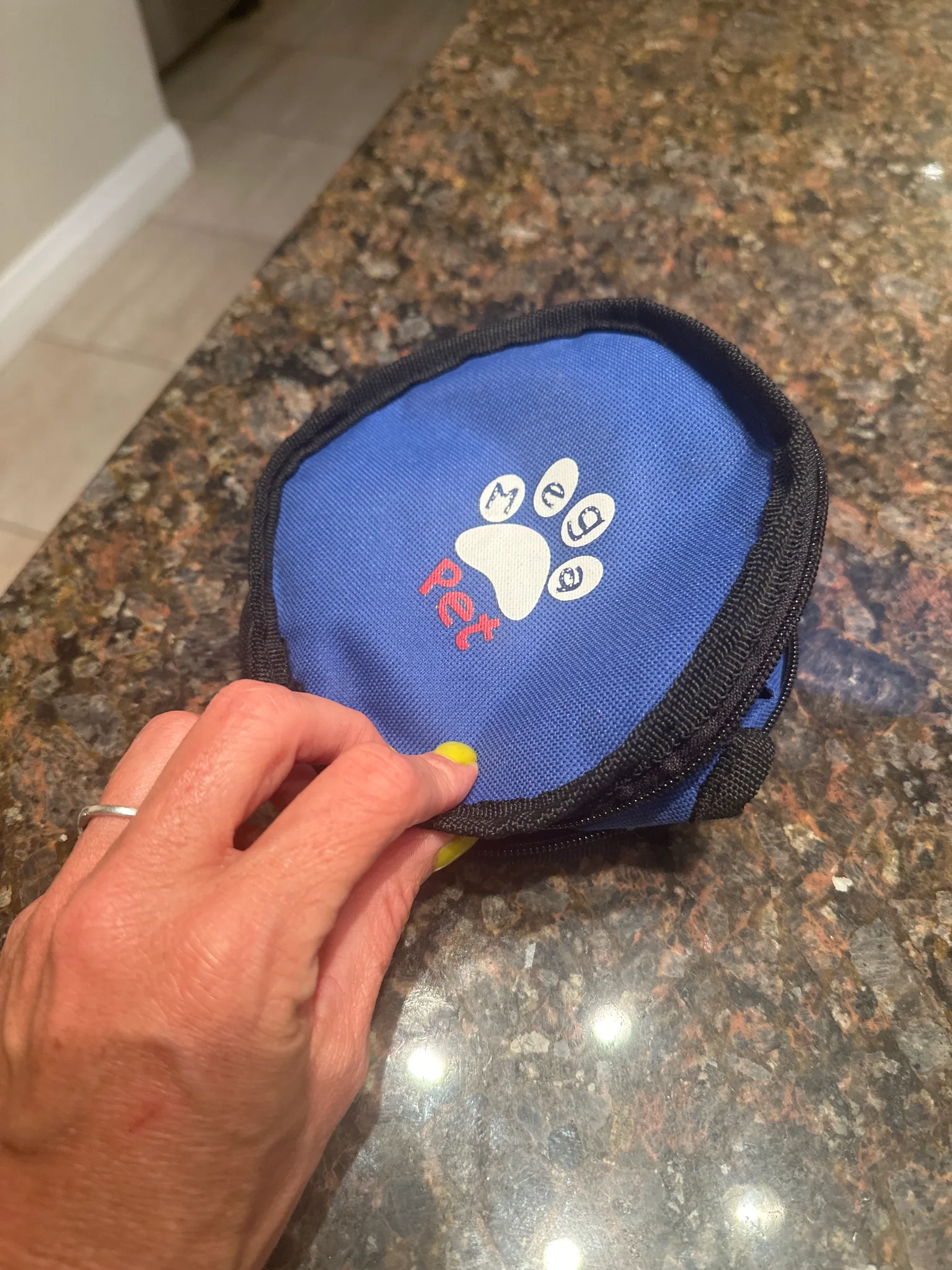 Portable zip-up pet bowl(s) photo 1