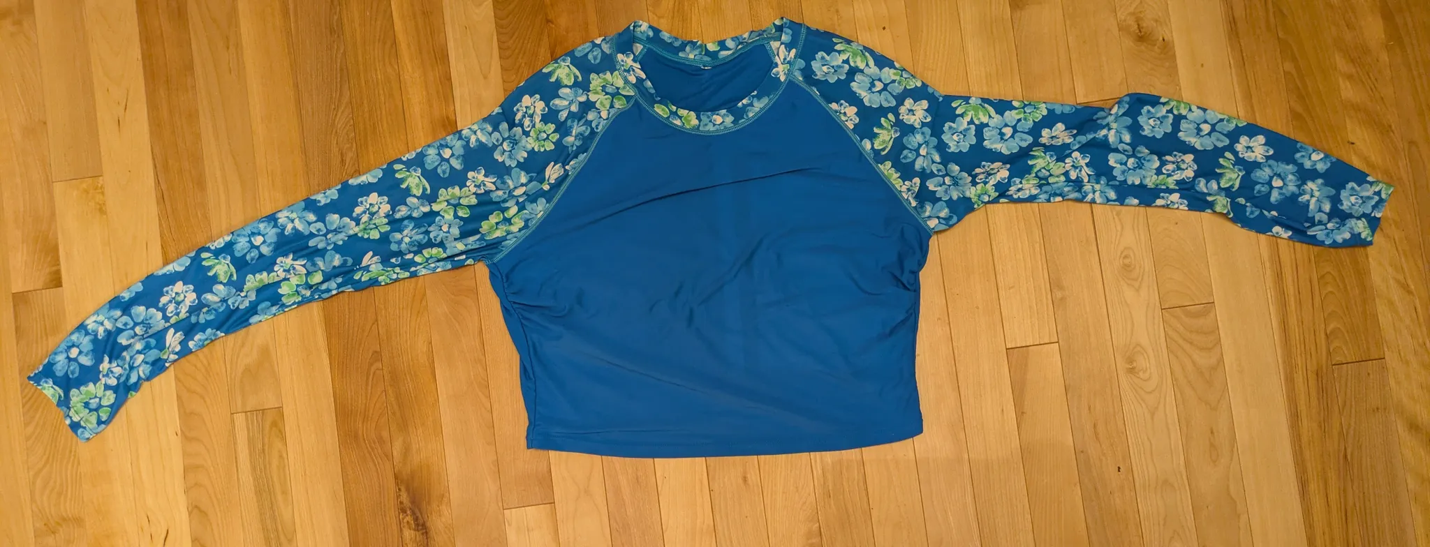 Swimming long sleeved crop top L/XL photo 1
