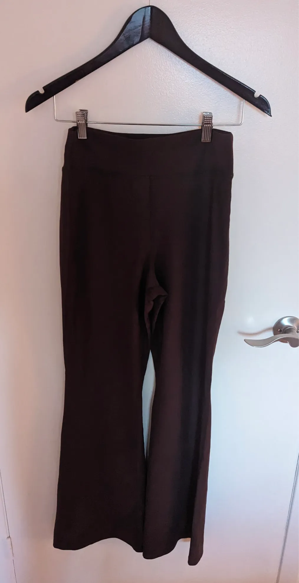 Old Navy Active Flare Yoga Pants - Size Medium photo 1
