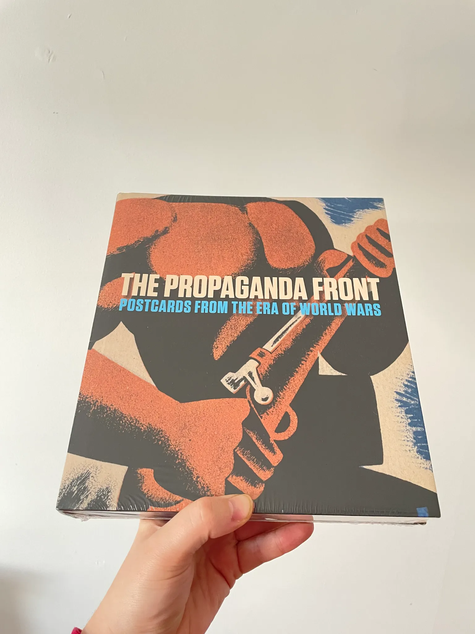 Coffee table book - The Propaganda Front photo 1