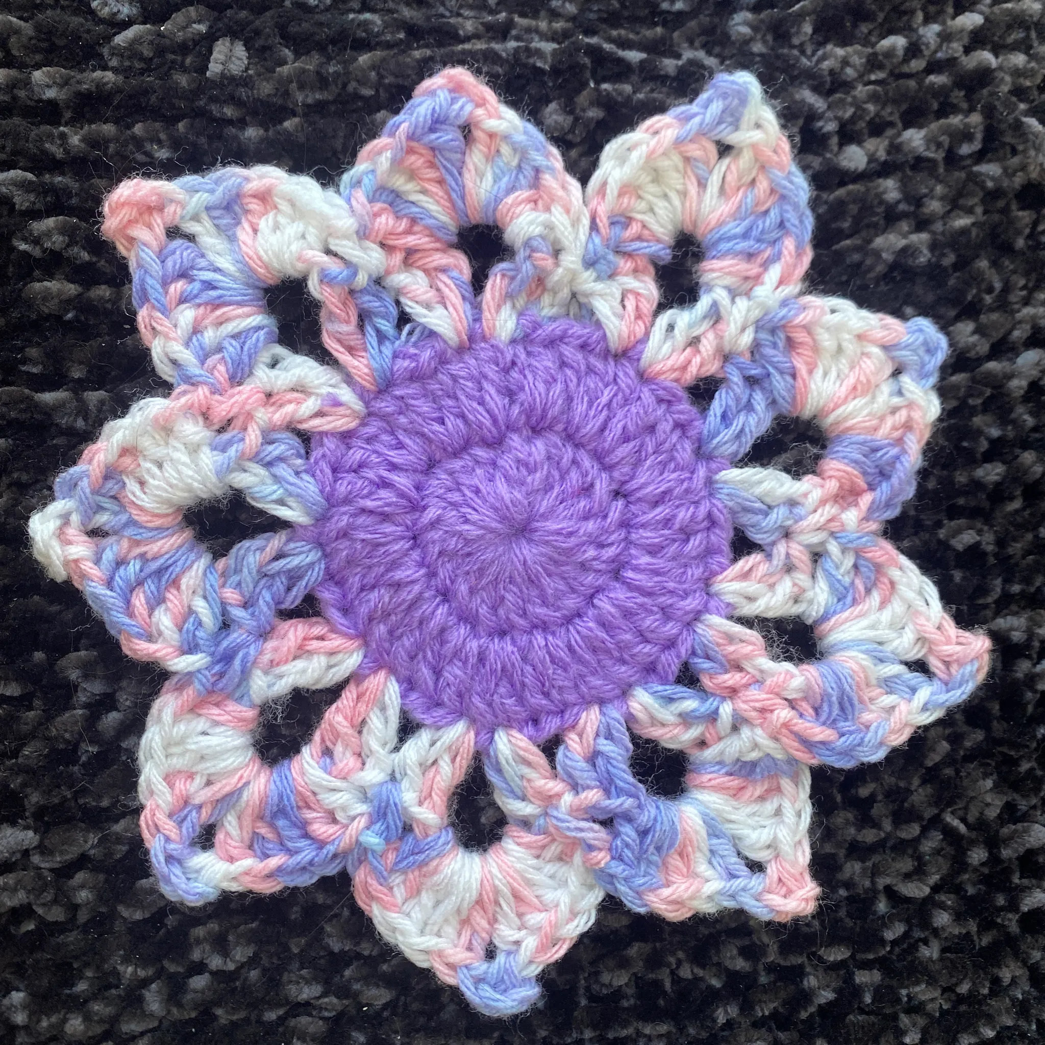 crochet flower coaster photo 1