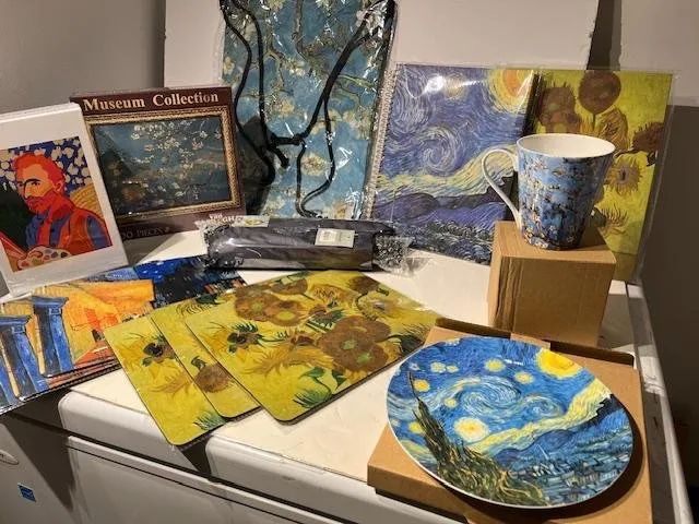 VAN GOGH MERCHANDISE FROM IMMERSIVE EXPERIENCE photo 1