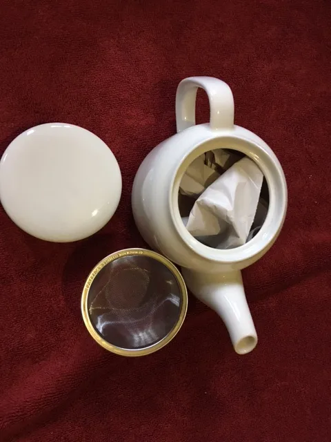 teapot never been used - with strainer photo 1